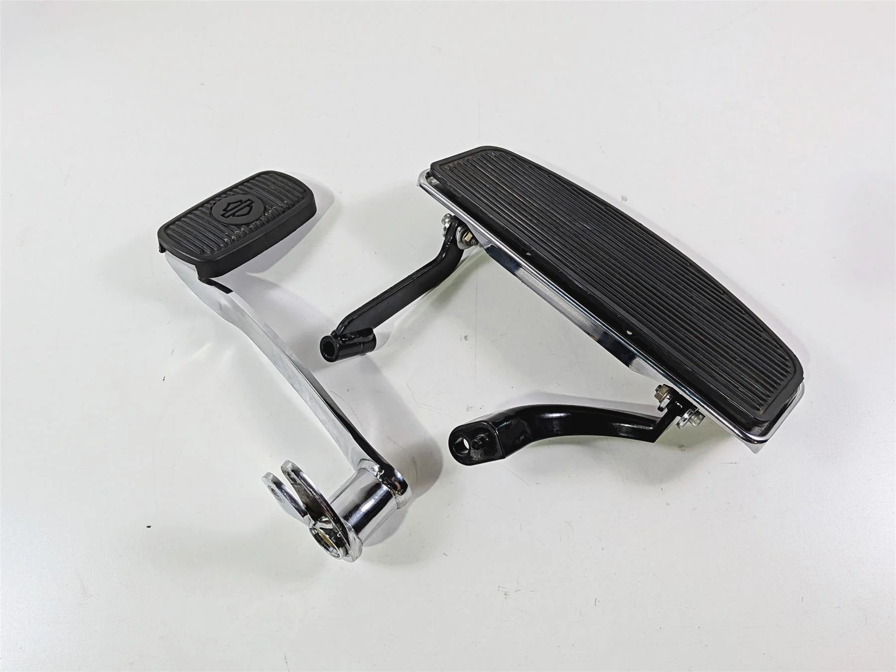 2018 Harley FLHTCU Touring Electra Glide Floor Board & Brake Pedal Set 50621-06A - Image 11