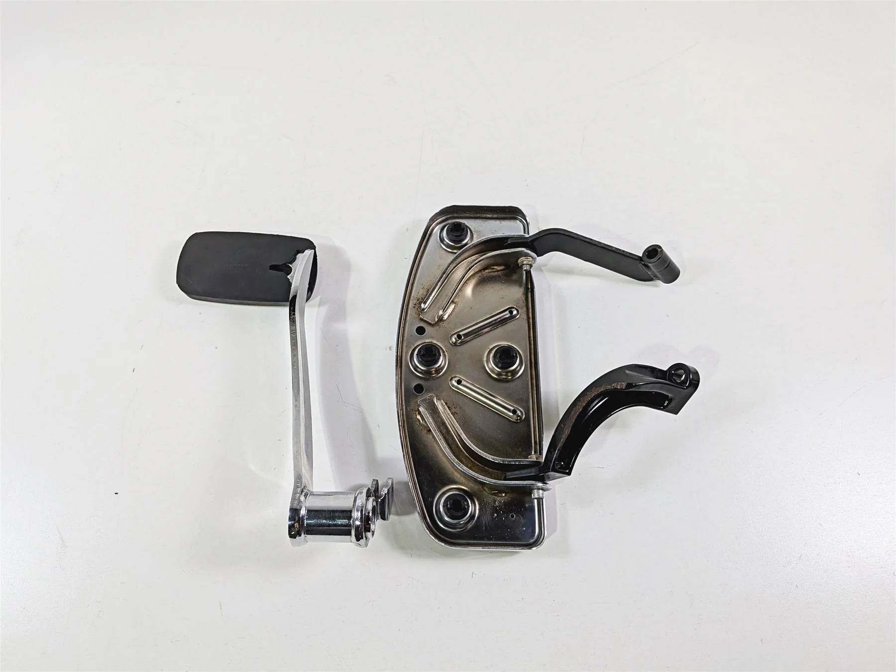 2018 Harley FLHTCU Touring Electra Glide Floor Board & Brake Pedal Set 50621-06A - Image 6