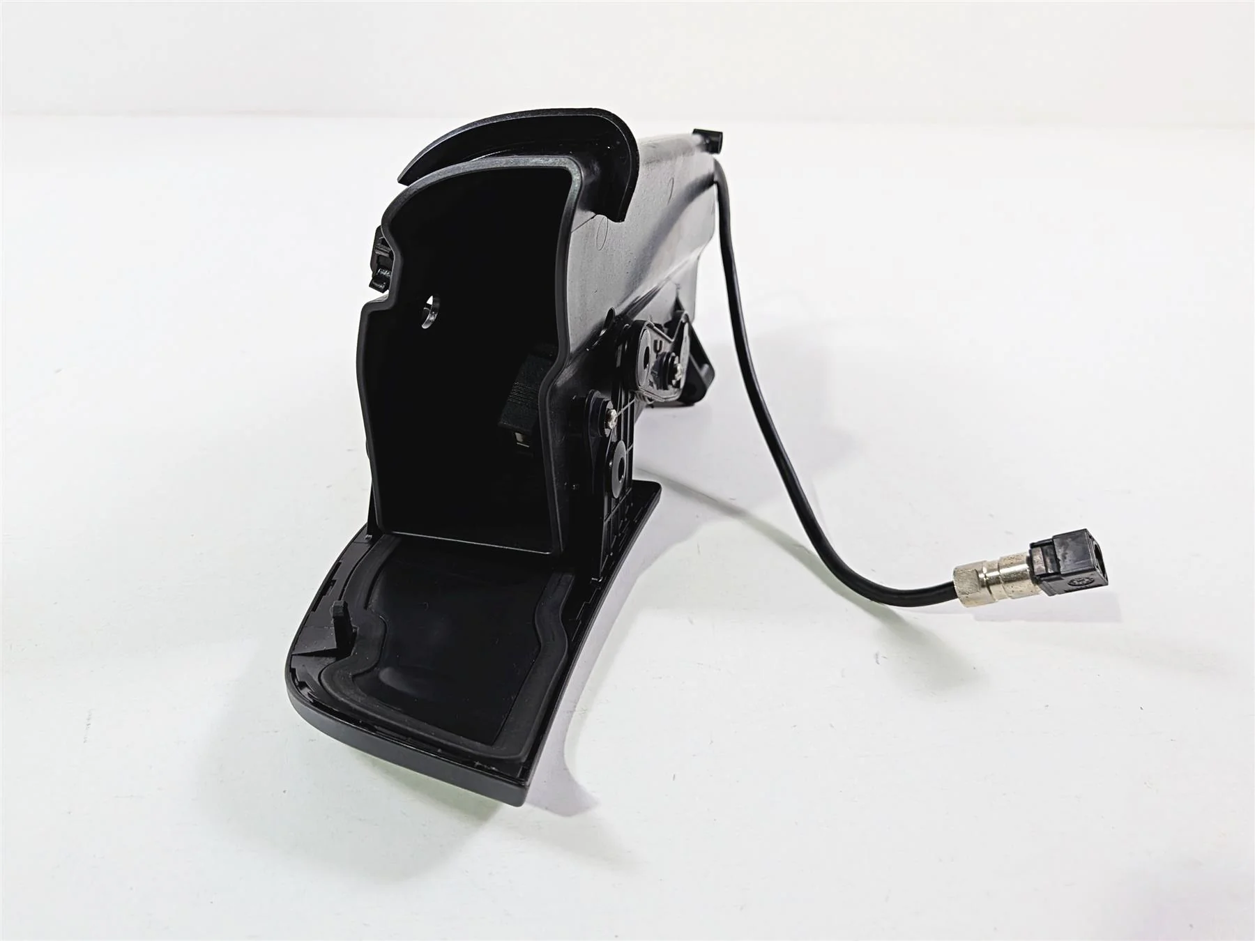 2018 Harley FLHTCU Touring Electra Glide Front Media Compartment Box 76000107 - Image 9