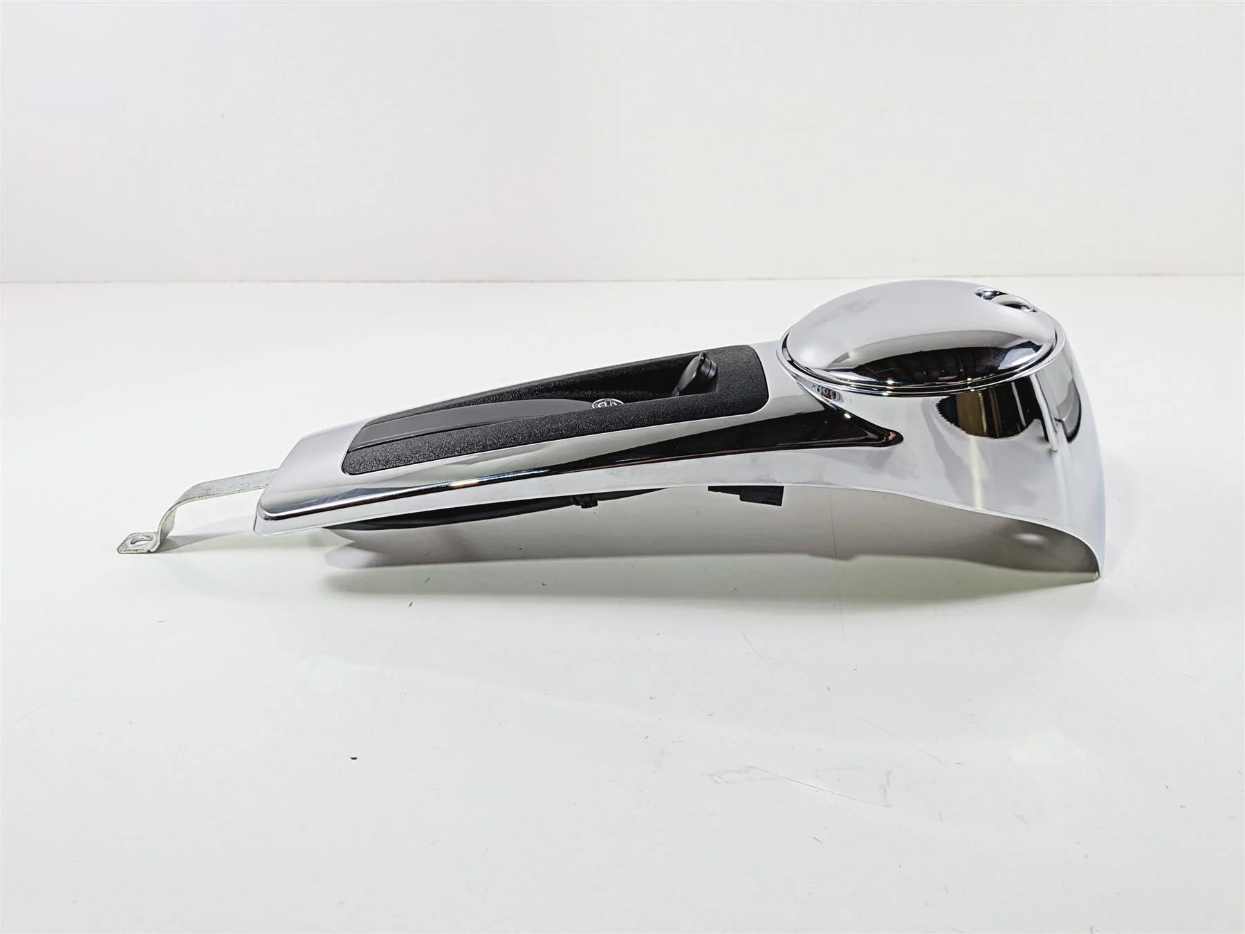 2018 Harley FLHTCU Touring Electra Glide Fuel Tank Cover Dash Console 61270-08 - Image 3
