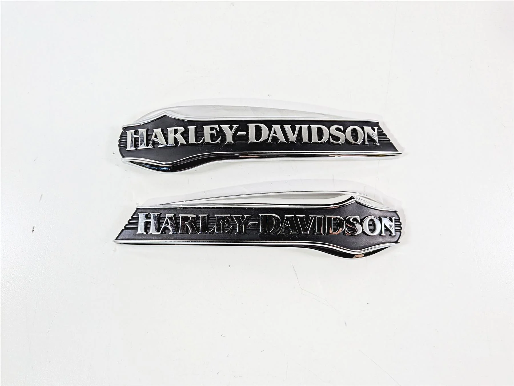 2018 Harley FLHTCU Touring Electra Glide Fuel Tank Emblem Set 14100073 14100074 - Image 12