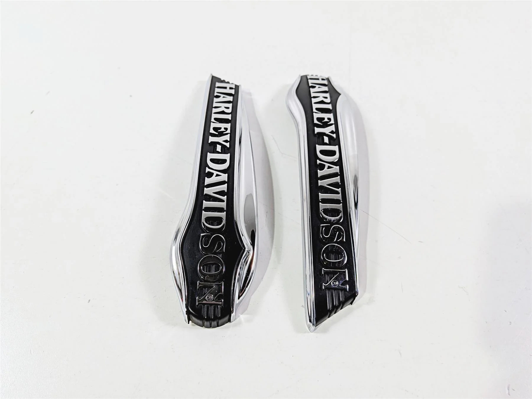 2018 Harley FLHTCU Touring Electra Glide Fuel Tank Emblem Set 14100073 14100074 - Image 4