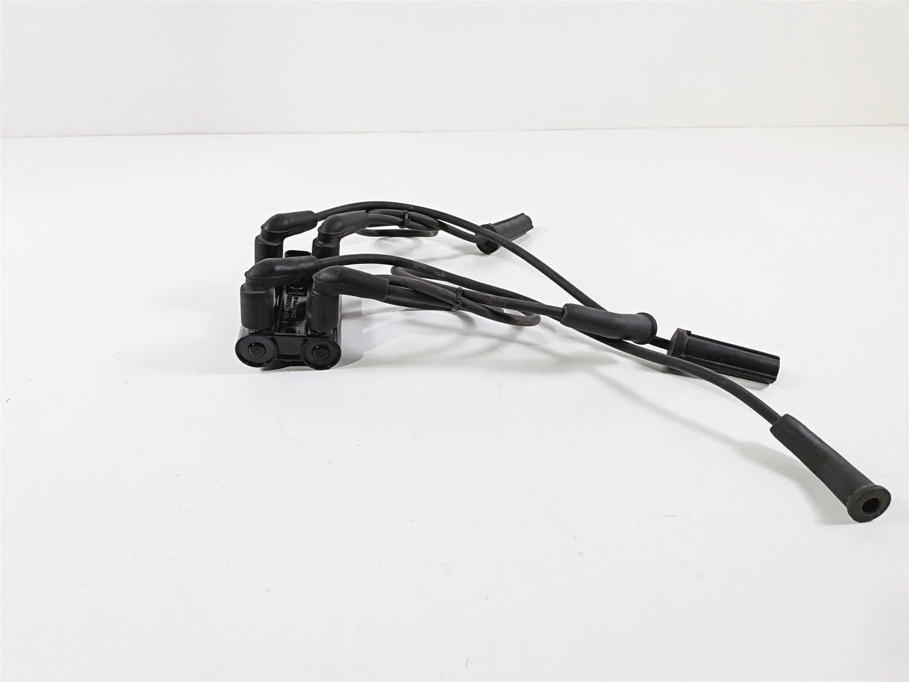 2018 Harley FLHTCU Touring Electra Glide Ignition Coil Wires & Plugs 31600017 - Image 5