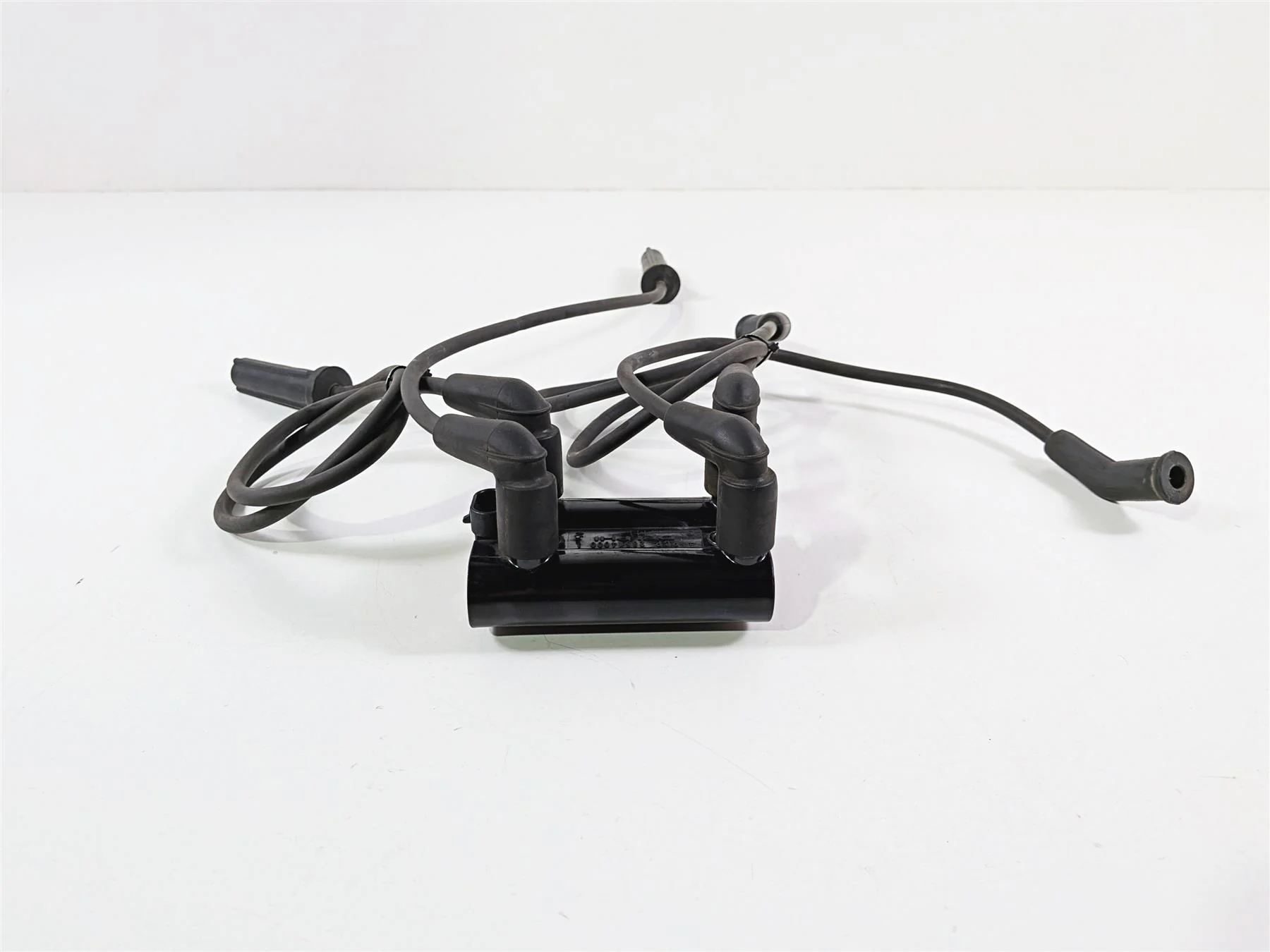 2018 Harley FLHTCU Touring Electra Glide Ignition Coil Wires & Plugs 31600017 - Image 6