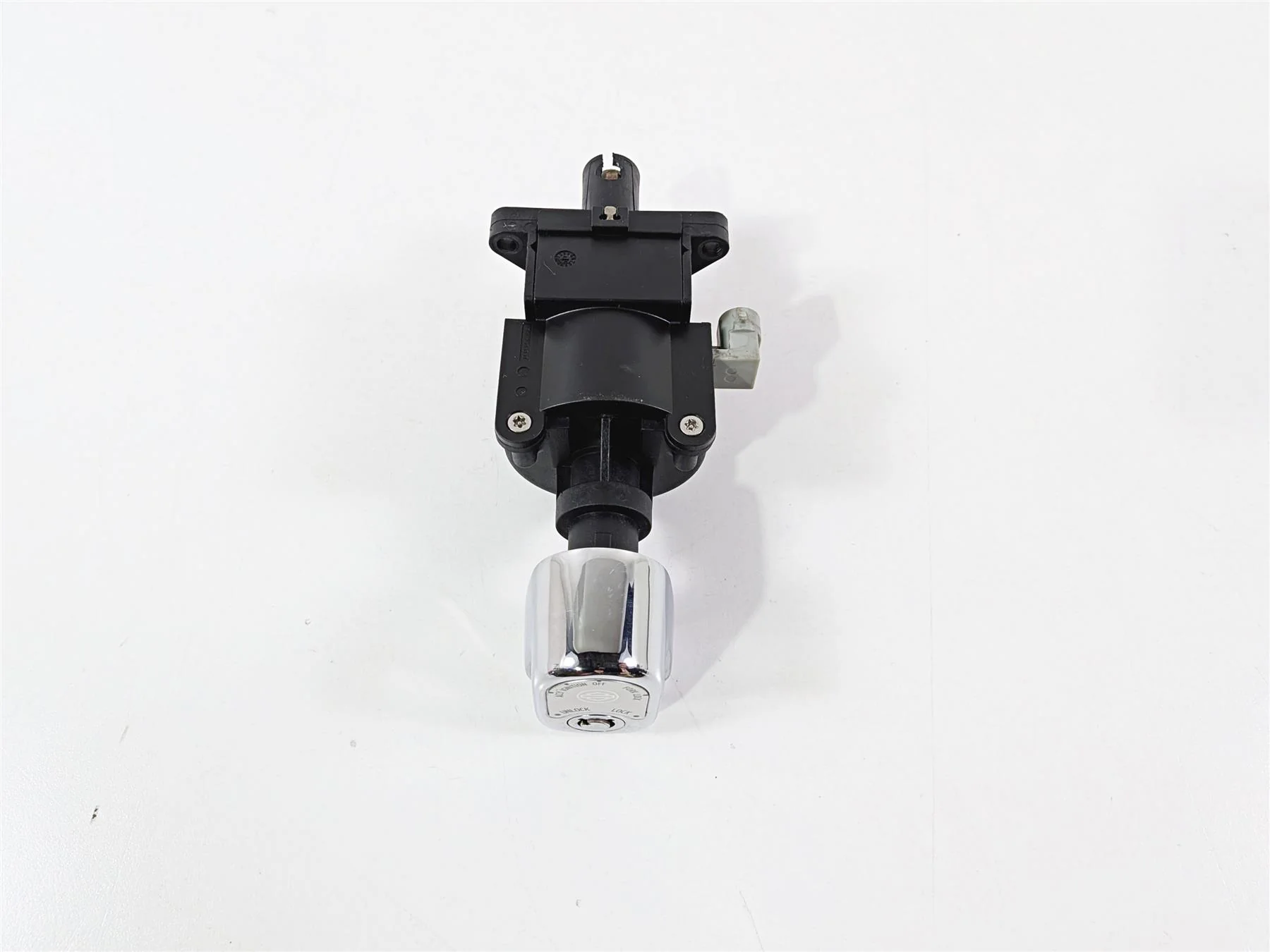 2018 Harley FLHTCU Touring Electra Glide Ignition Switch Chrome Knob - VIN 71400012B - Image 2