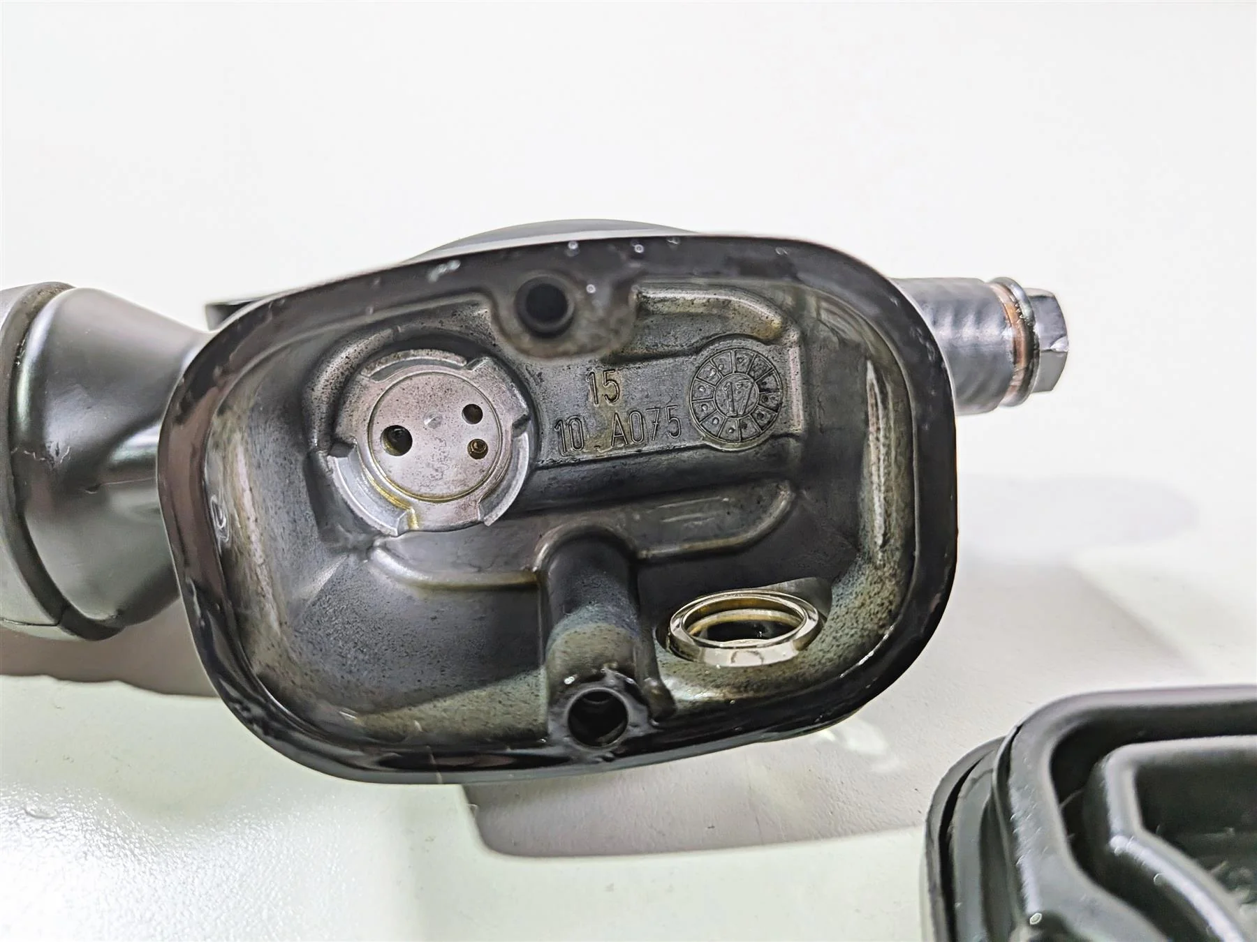 2018 Harley FLHTCU Touring Electra Glide Rear Brake Master Cylinder 41700028A - Image 10
