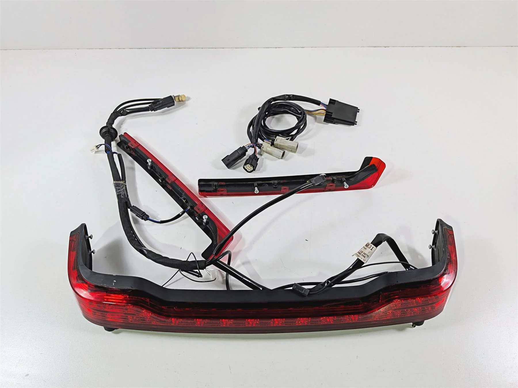 2018 Harley FLHTCU Touring Electra Glide Rear Trunk Side Light Set Read 67800093