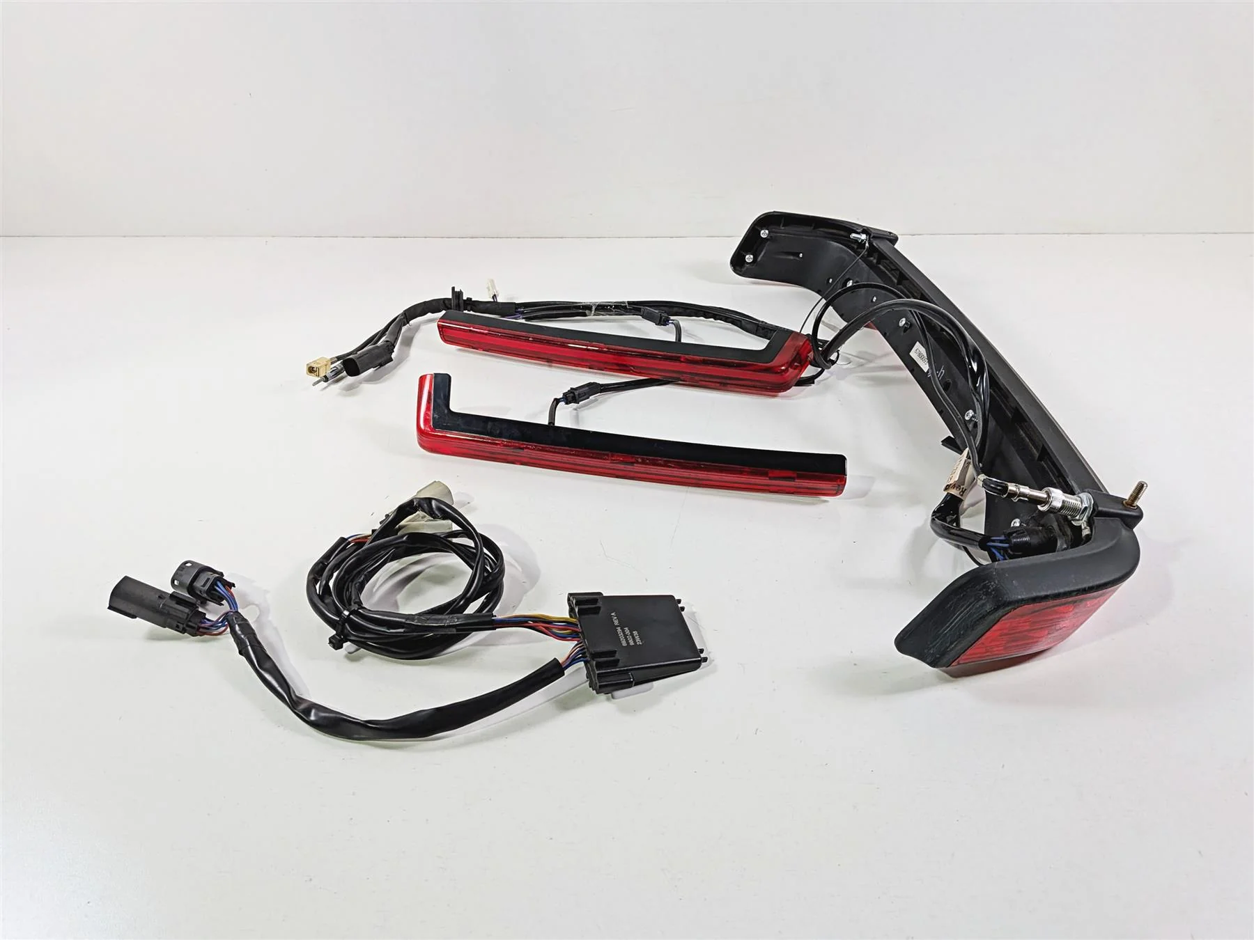 2018 Harley FLHTCU Touring Electra Glide Rear Trunk Side Light Set Read 67800093 - Image 12