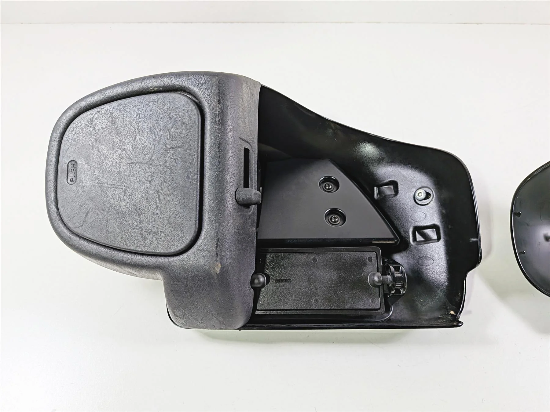 2018 Harley FLHTCU Touring Electra Glide Right Lower Leg Fairing Set 57100113 - Image 13