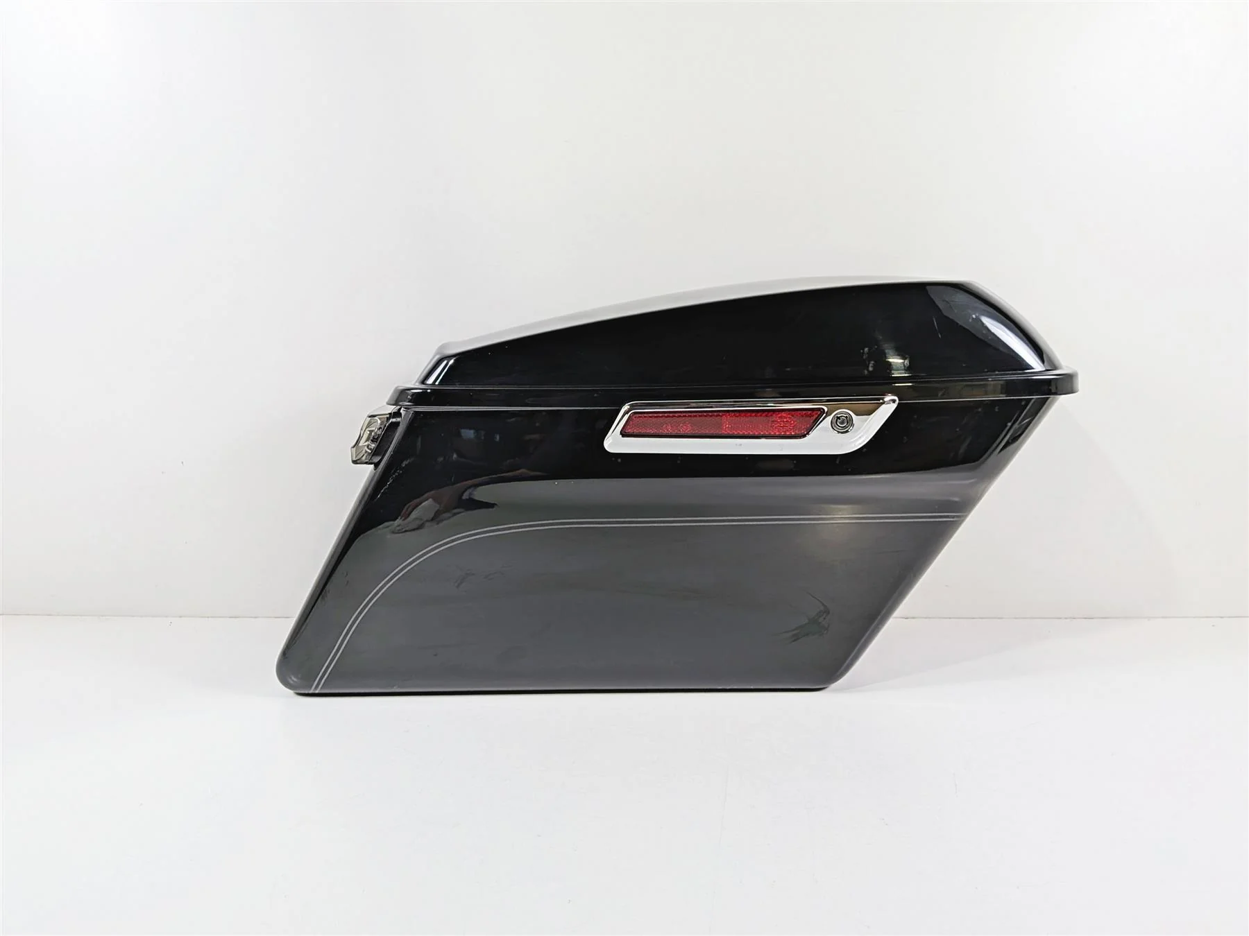 2018 Harley FLHTCU Touring Electra Glide Right Saddlebag Saddle Bag 90200412