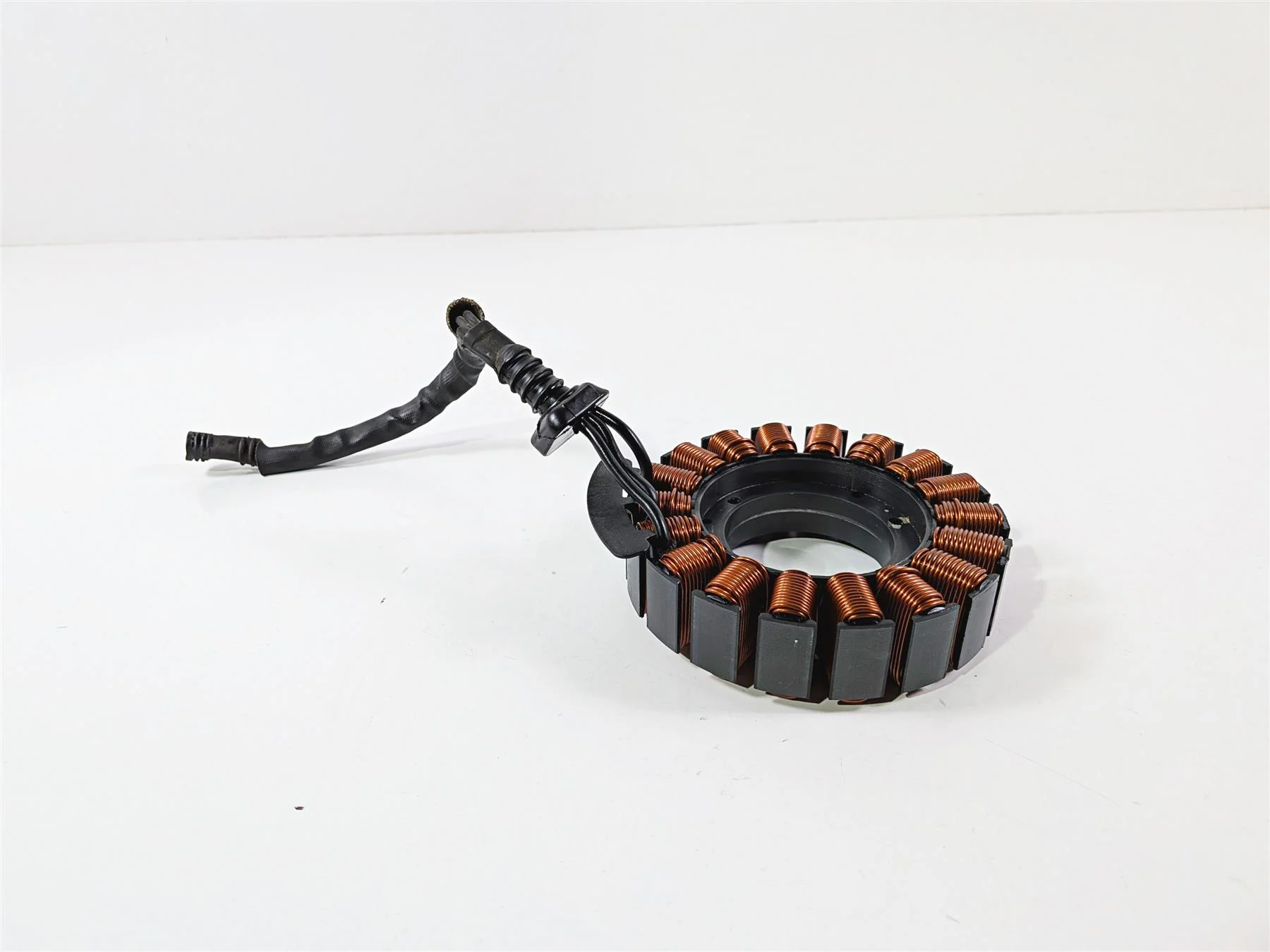 2018 Harley FLHTCU Touring Electra Glide Stator Alternator Generator 29900145 - Image 2