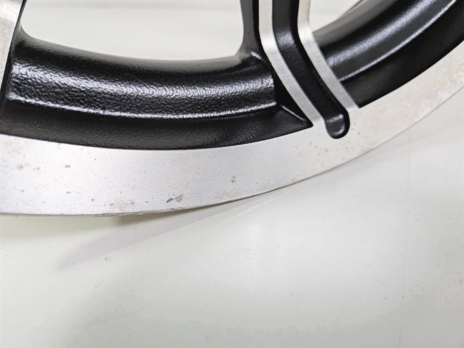 2018 Harley FLHTCU Touring Electra Glide Straight 17x3 10Sp Front Wheel 43300019 - Image 12