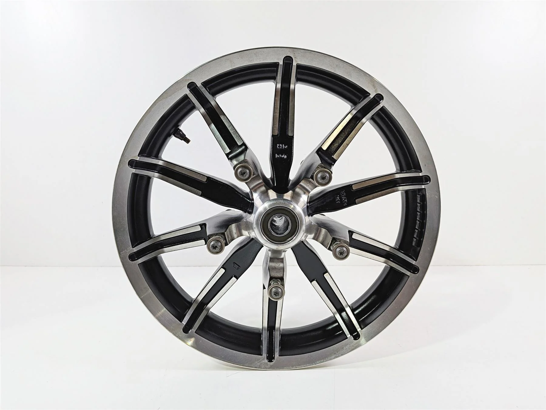 2018 Harley FLHTCU Touring Electra Glide Straight 17x3 10Sp Front Wheel 43300019 - Image 3