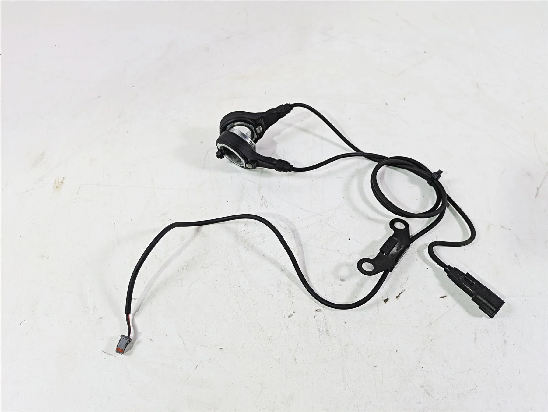2018 Harley FXBR Softail Breakout Abs Brake Wheel Speed Sensor Set 41100080 - Image 2
