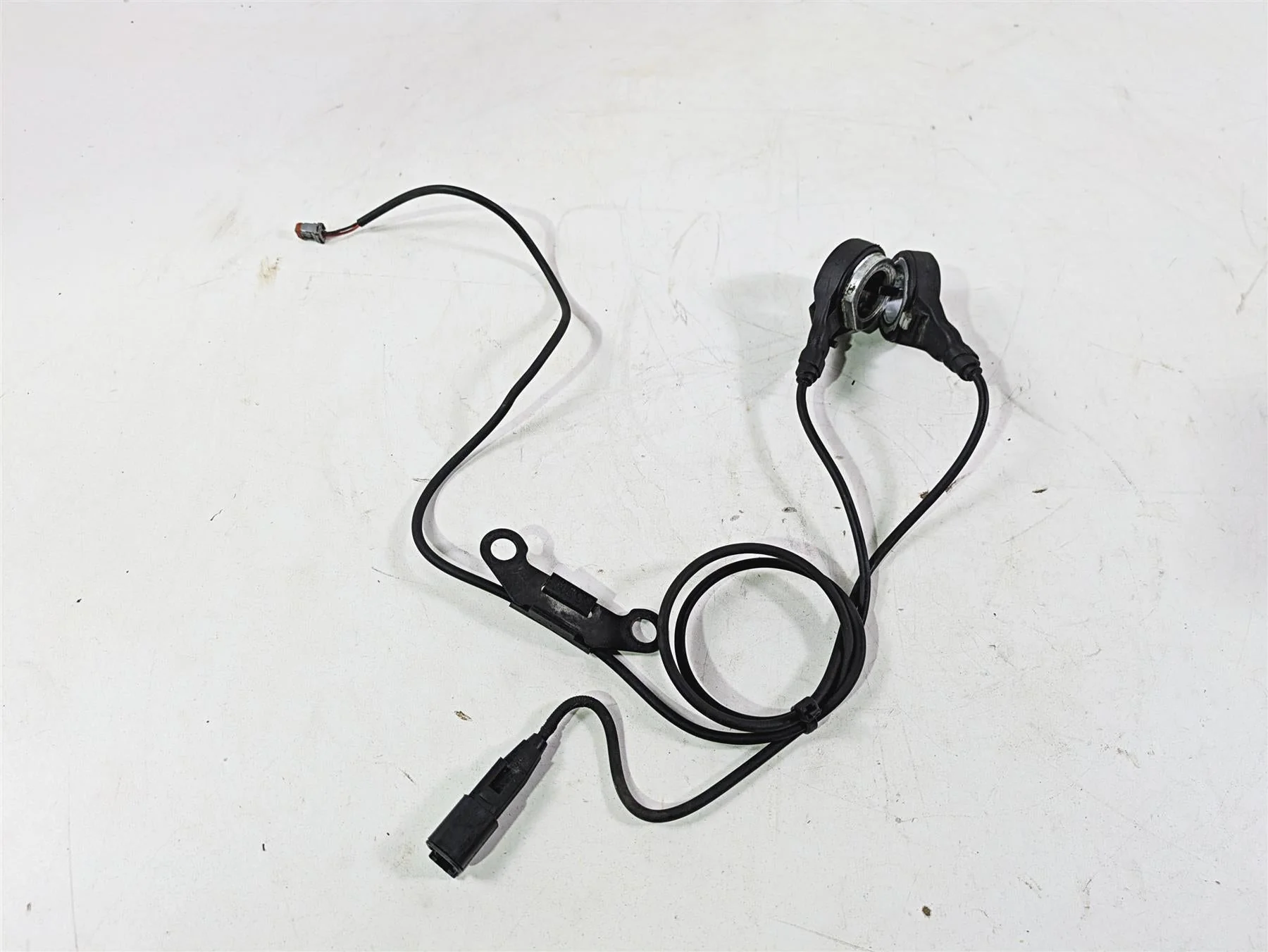 2018 Harley FXBR Softail Breakout Abs Brake Wheel Speed Sensor Set 41100080 - Image 3