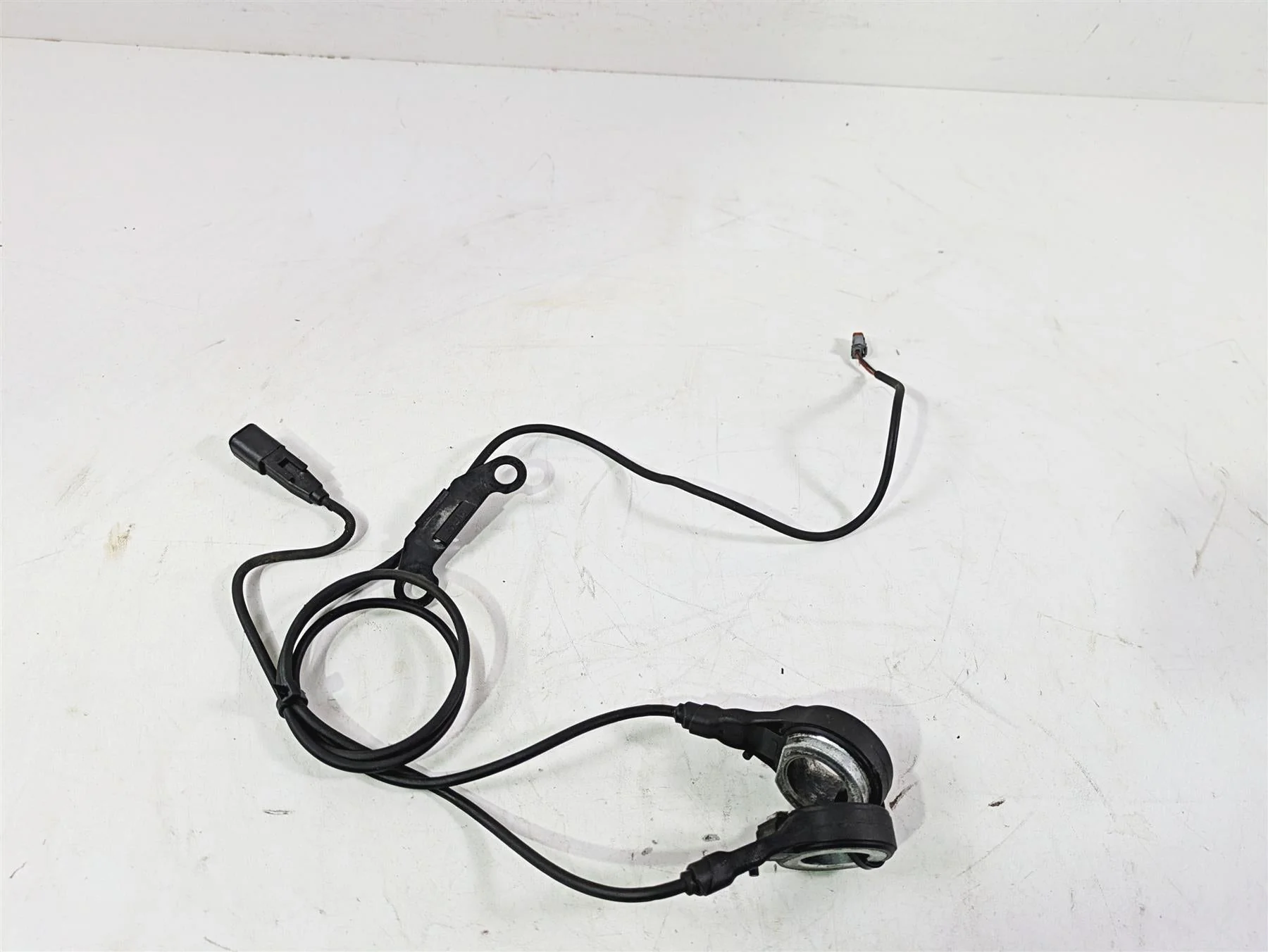 2018 Harley FXBR Softail Breakout Abs Brake Wheel Speed Sensor Set 41100080 - Image 4