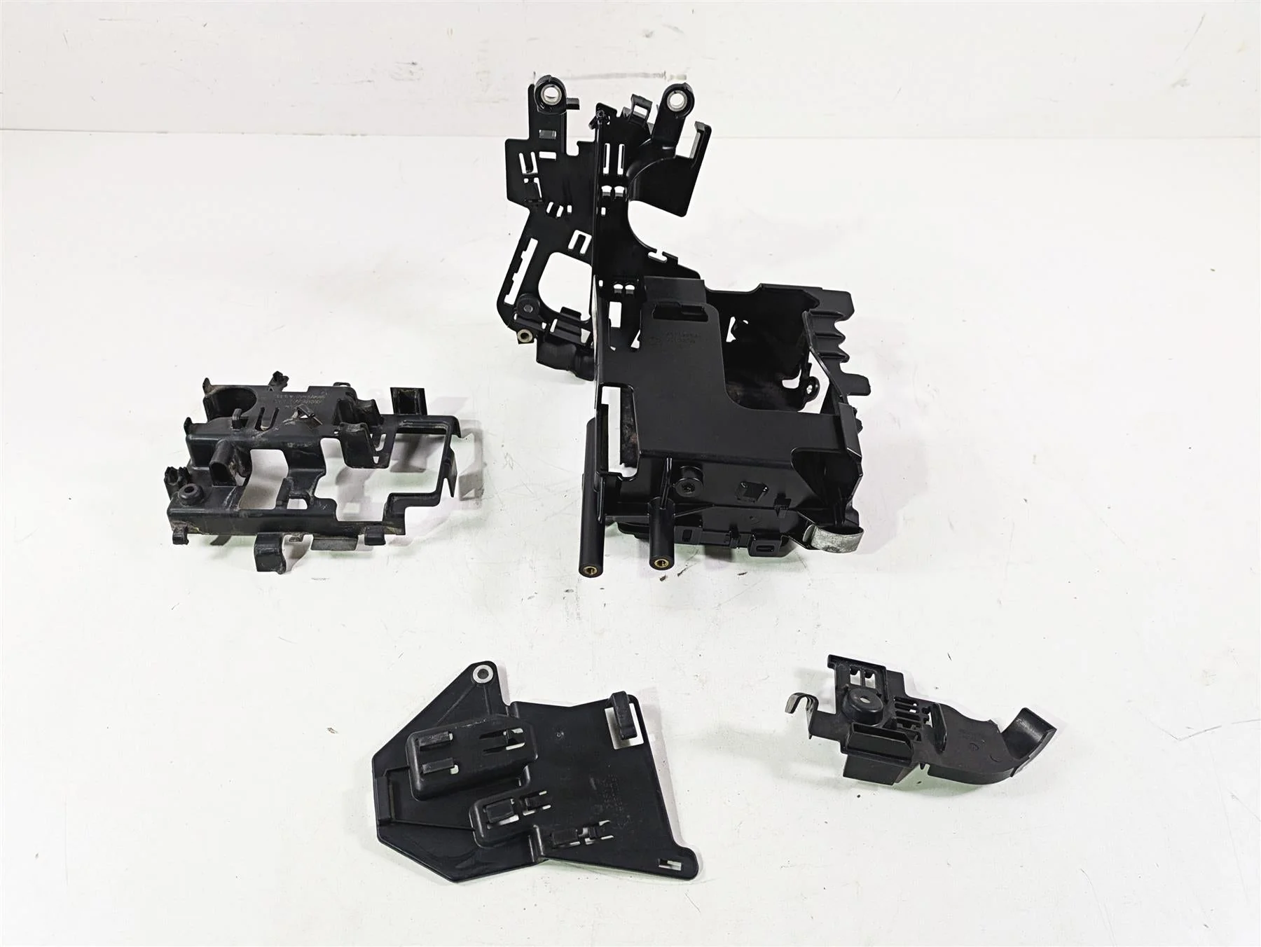 2018 Harley FXBR Softail Breakout Electrical Carrier Battery Set 69201632 - Image 4