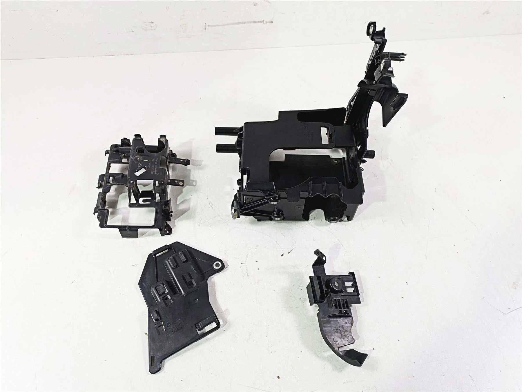 2018 Harley FXBR Softail Breakout Electrical Carrier Battery Set 69201632 - Image 5
