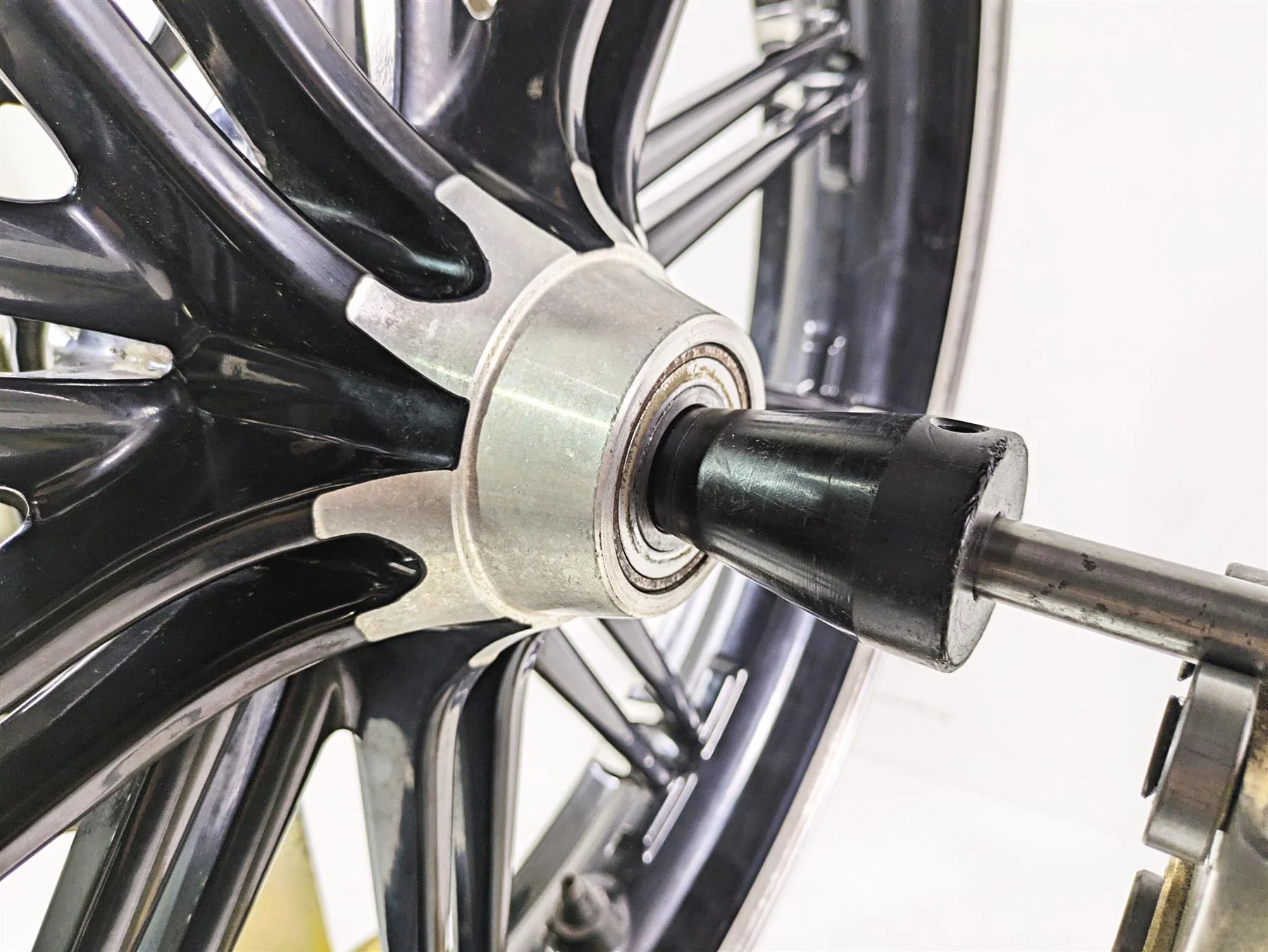 2018 Harley FXBR Softail Breakout Front 21x3.5 Wheel Rim - Dent Runout 43300433 - Image 9