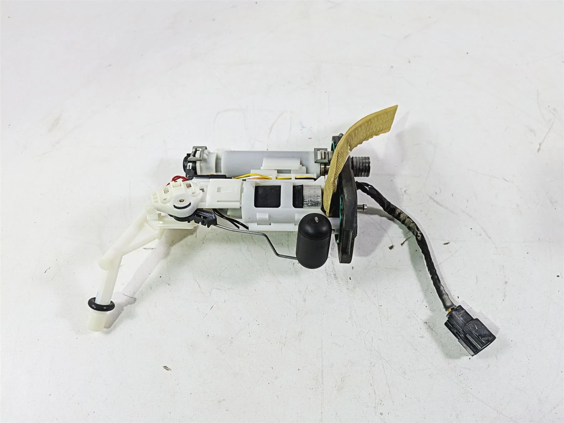2018 Harley FXBR Softail Breakout Fuel Gas Petrol Pump & Level Sender 61200043 - Image 4