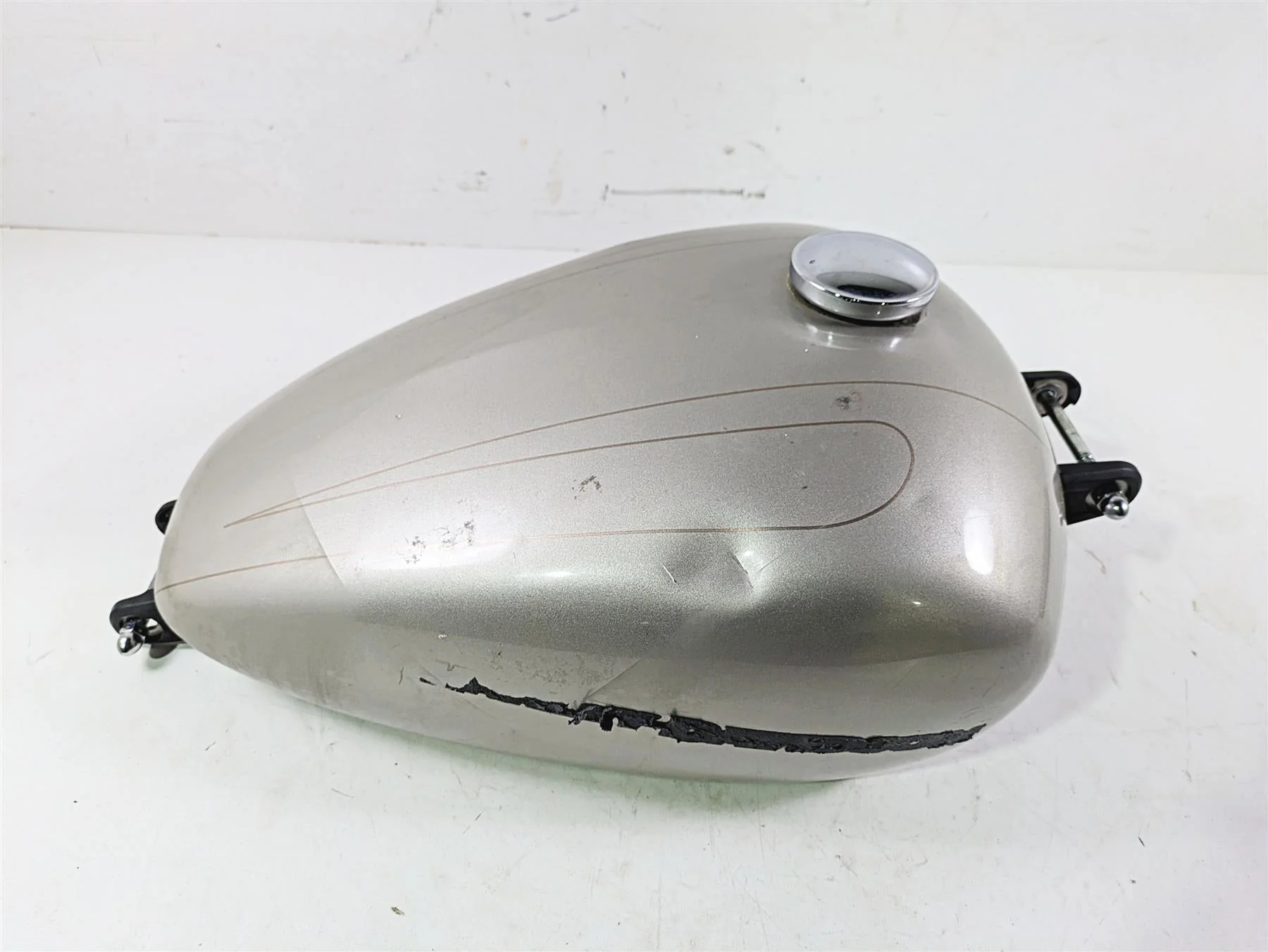 2018 Harley FXBR Softail Breakout Fuel Gas Petrol Tank - Dented 61000673