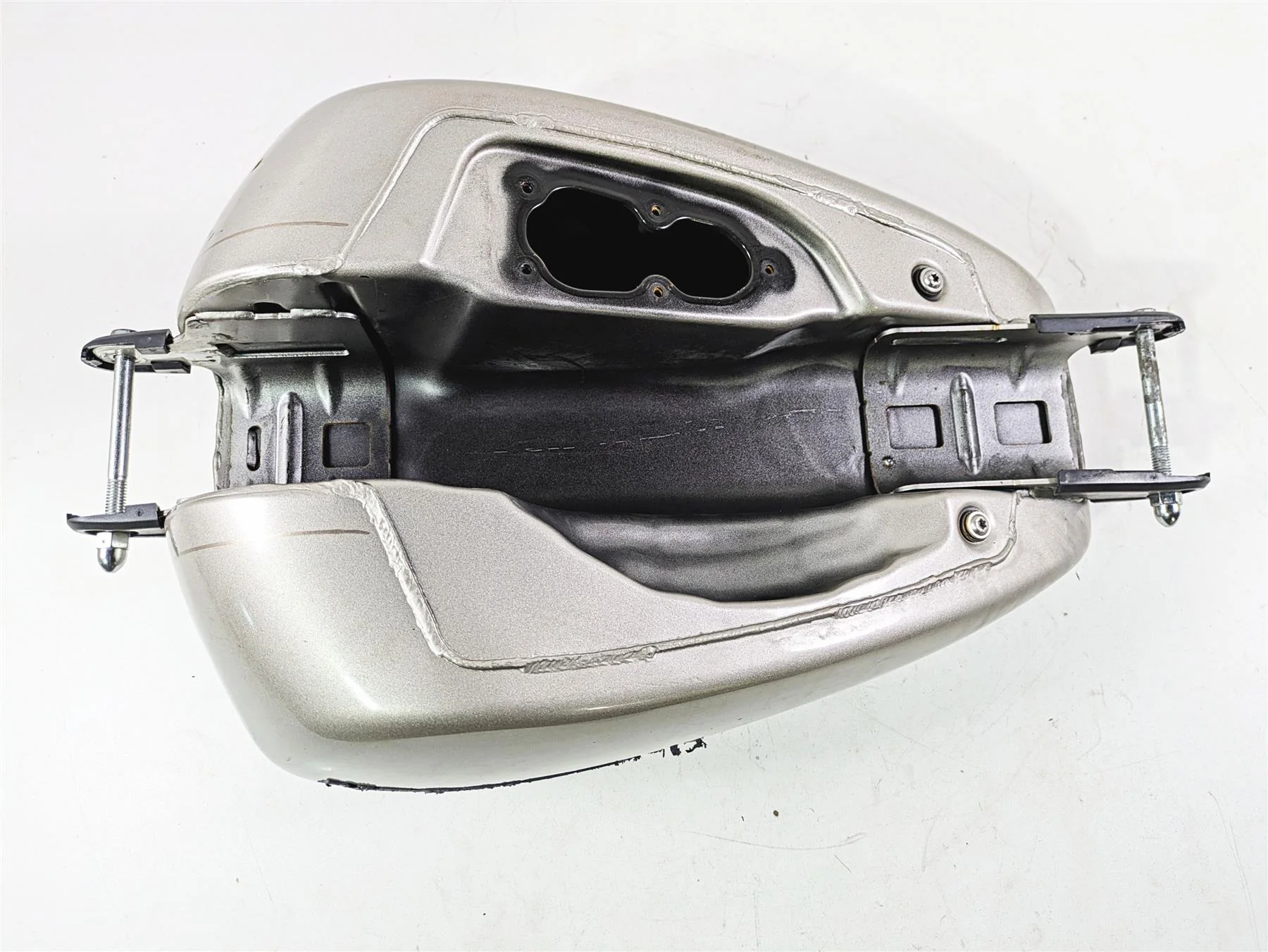 2018 Harley FXBR Softail Breakout Fuel Gas Petrol Tank - Dented 61000673 - Image 10