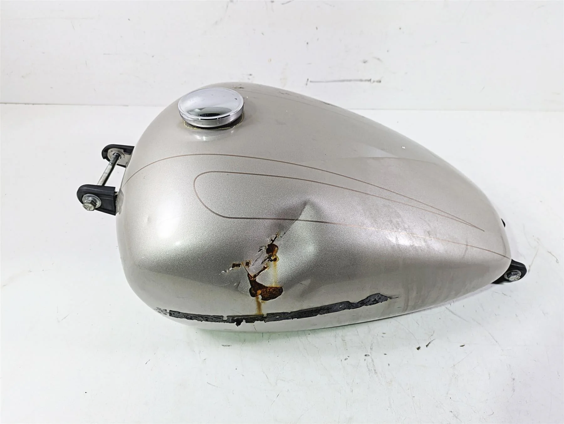 2018 Harley FXBR Softail Breakout Fuel Gas Petrol Tank - Dented 61000673 - Image 2