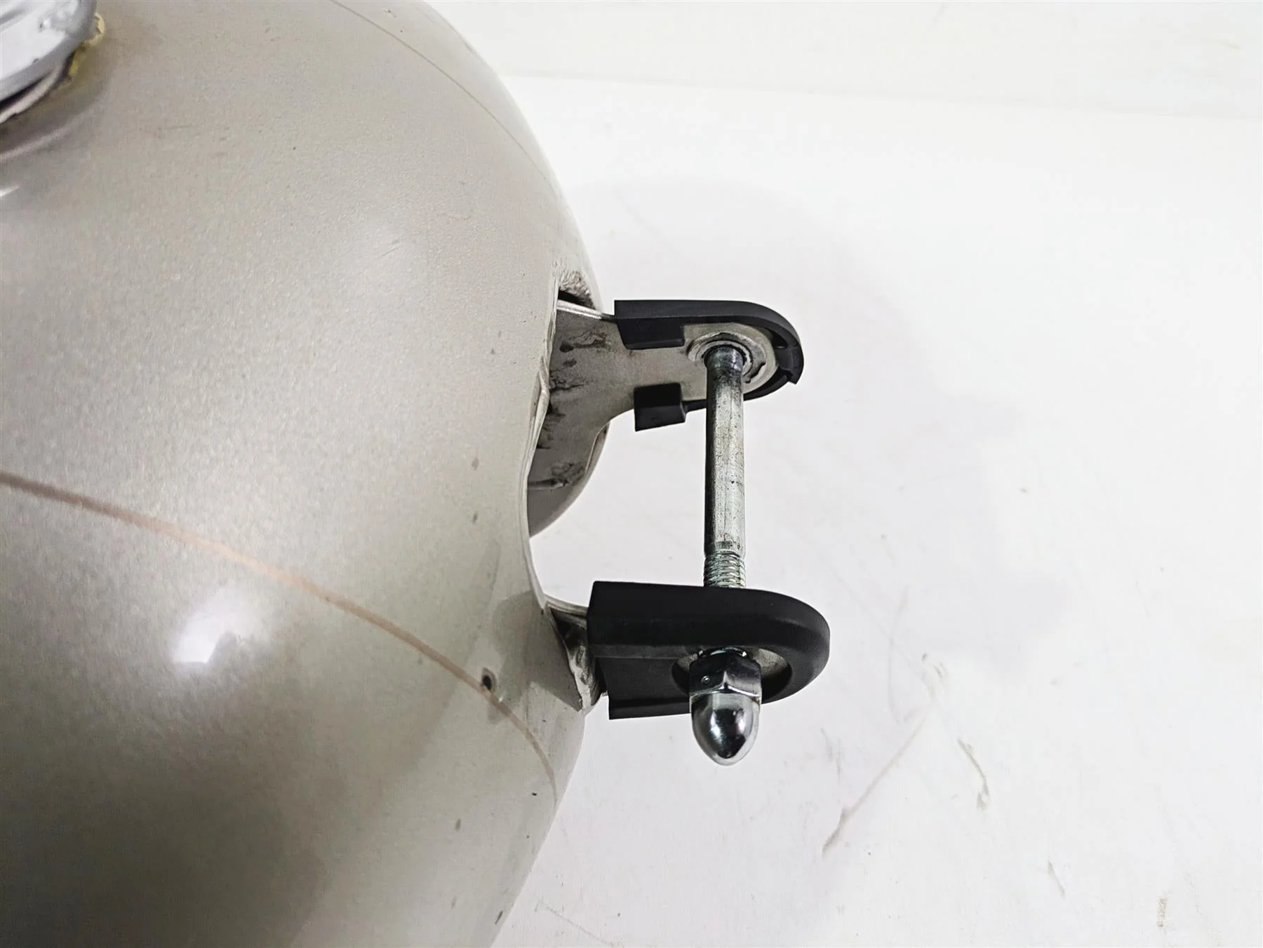 2018 Harley FXBR Softail Breakout Fuel Gas Petrol Tank - Dented 61000673 - Image 6