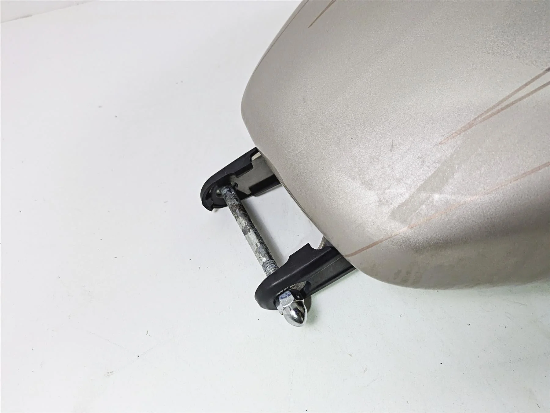 2018 Harley FXBR Softail Breakout Fuel Gas Petrol Tank - Dented 61000673 - Image 7