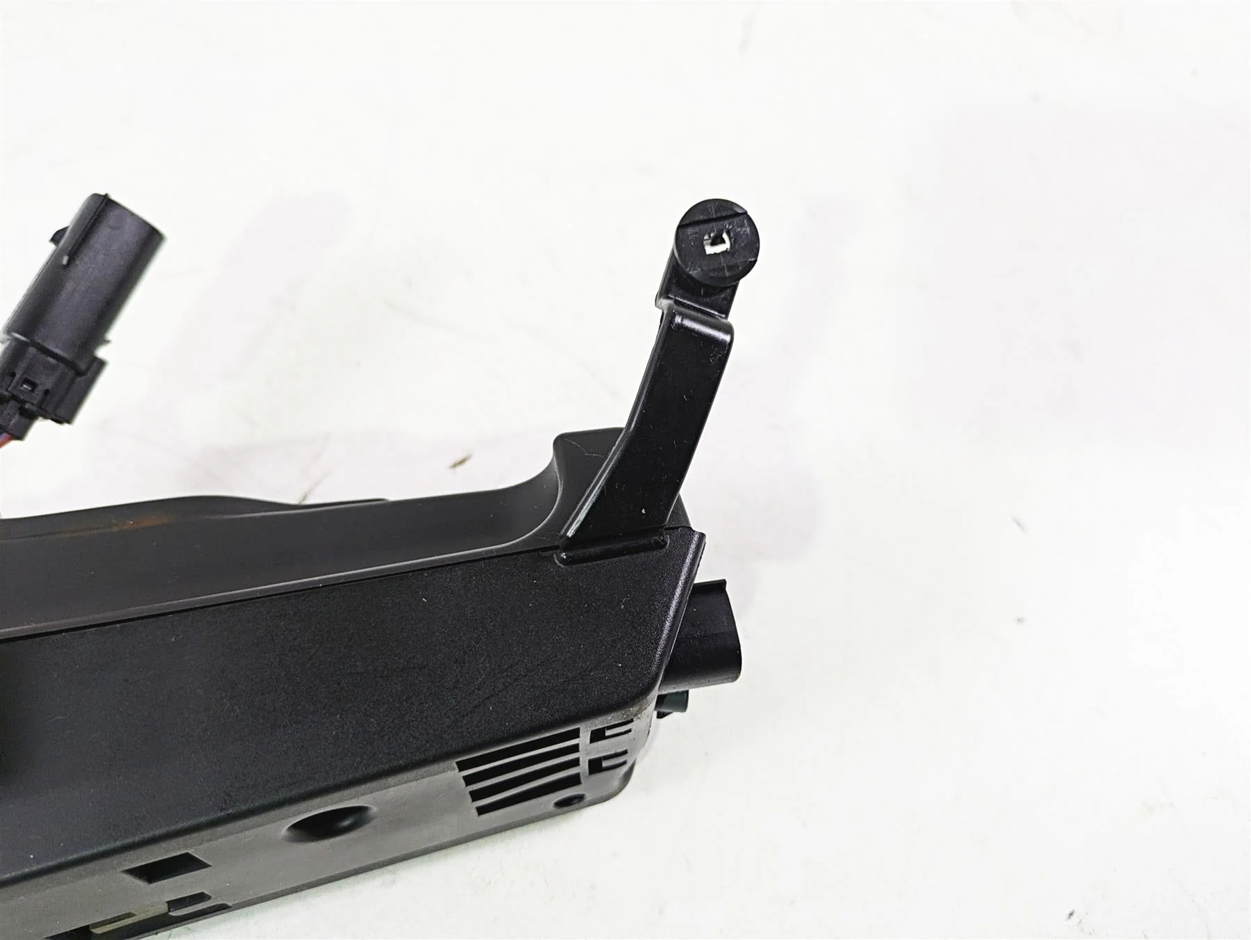 2018 Harley FXBR Softail Breakout Horn & Wiring Box 69000095 - Image 11