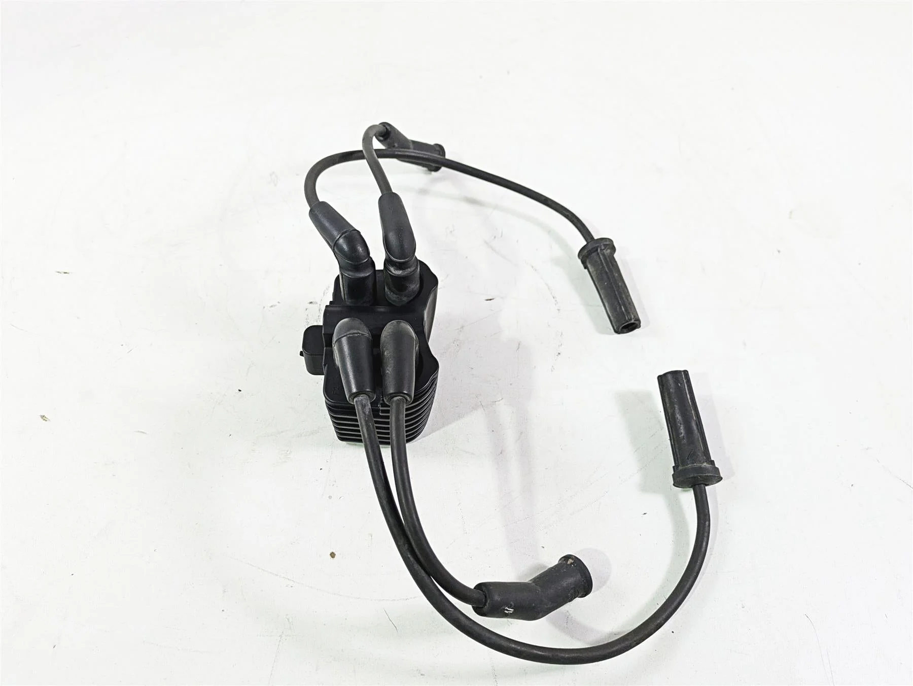 2018 Harley FXBR Softail Breakout Ignition Coil Wires Plugs Set 31600067 - Image 4