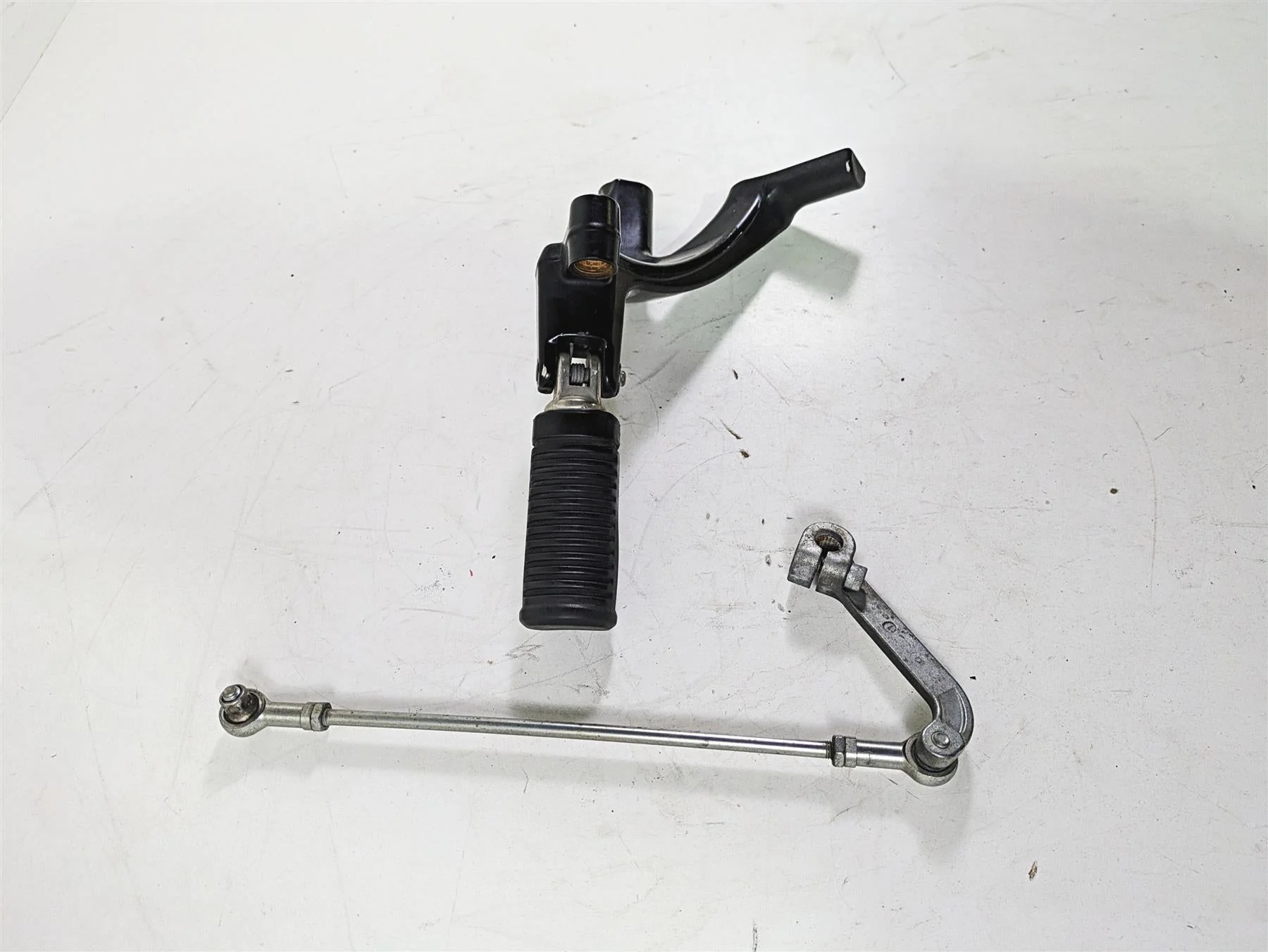 2018 Harley FXBR Softail Breakout Left Footpeg + Mount & Shift Parts 33600134 - Image 2