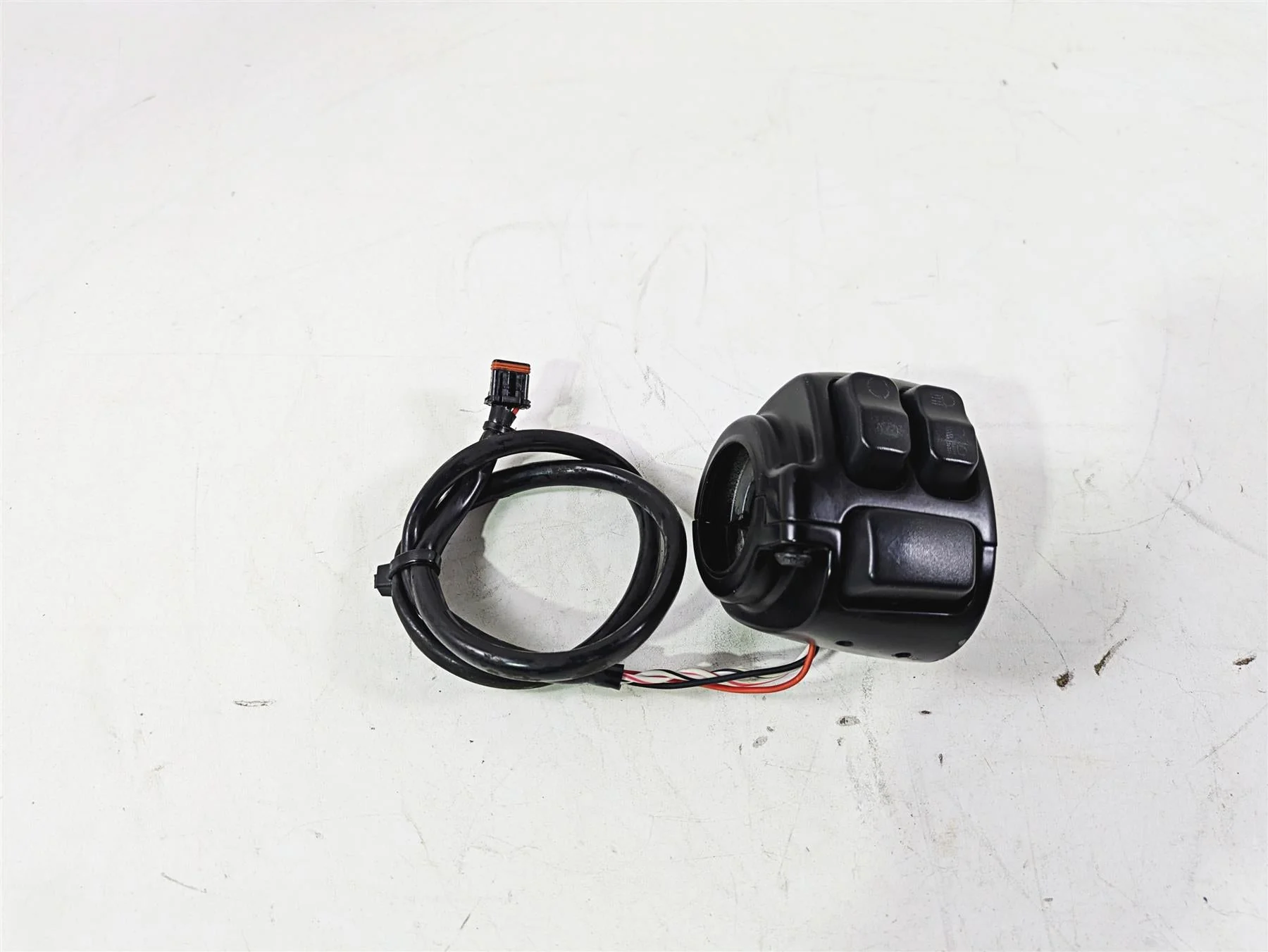 2018 Harley FXBR Softail Breakout Left Hand Blinker Control Switch 71500292