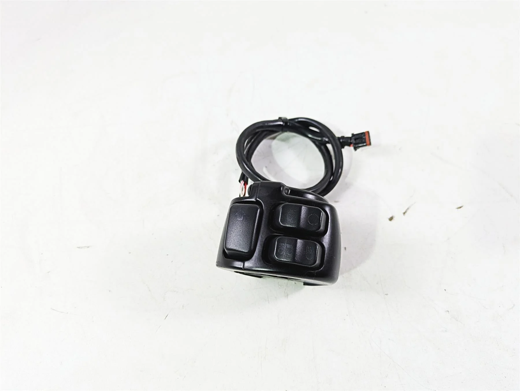 2018 Harley FXBR Softail Breakout Left Hand Blinker Control Switch 71500292 - Image 2
