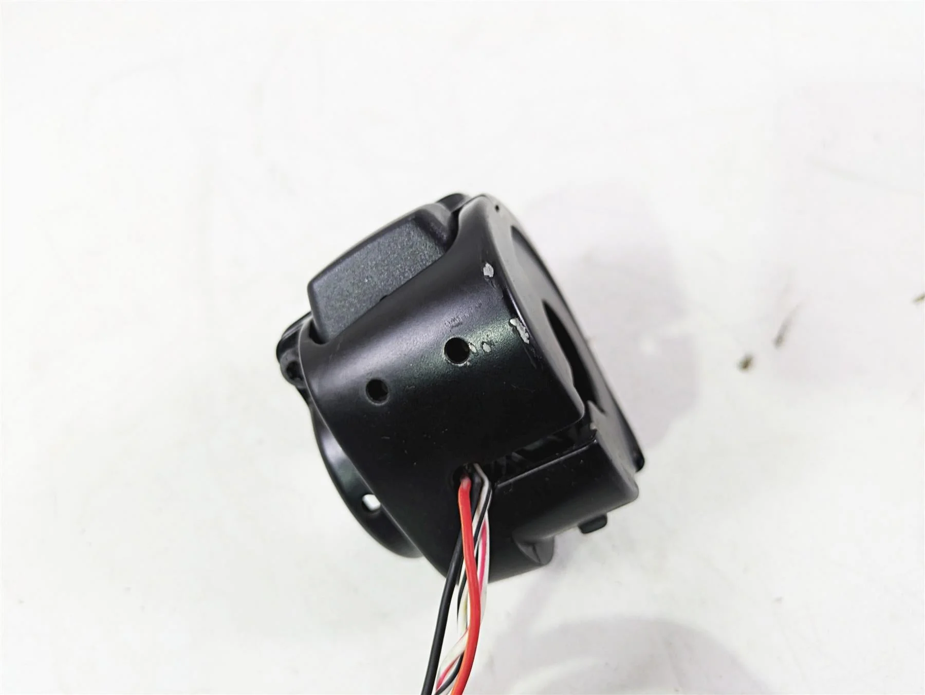 2018 Harley FXBR Softail Breakout Left Hand Blinker Control Switch 71500292 - Image 9