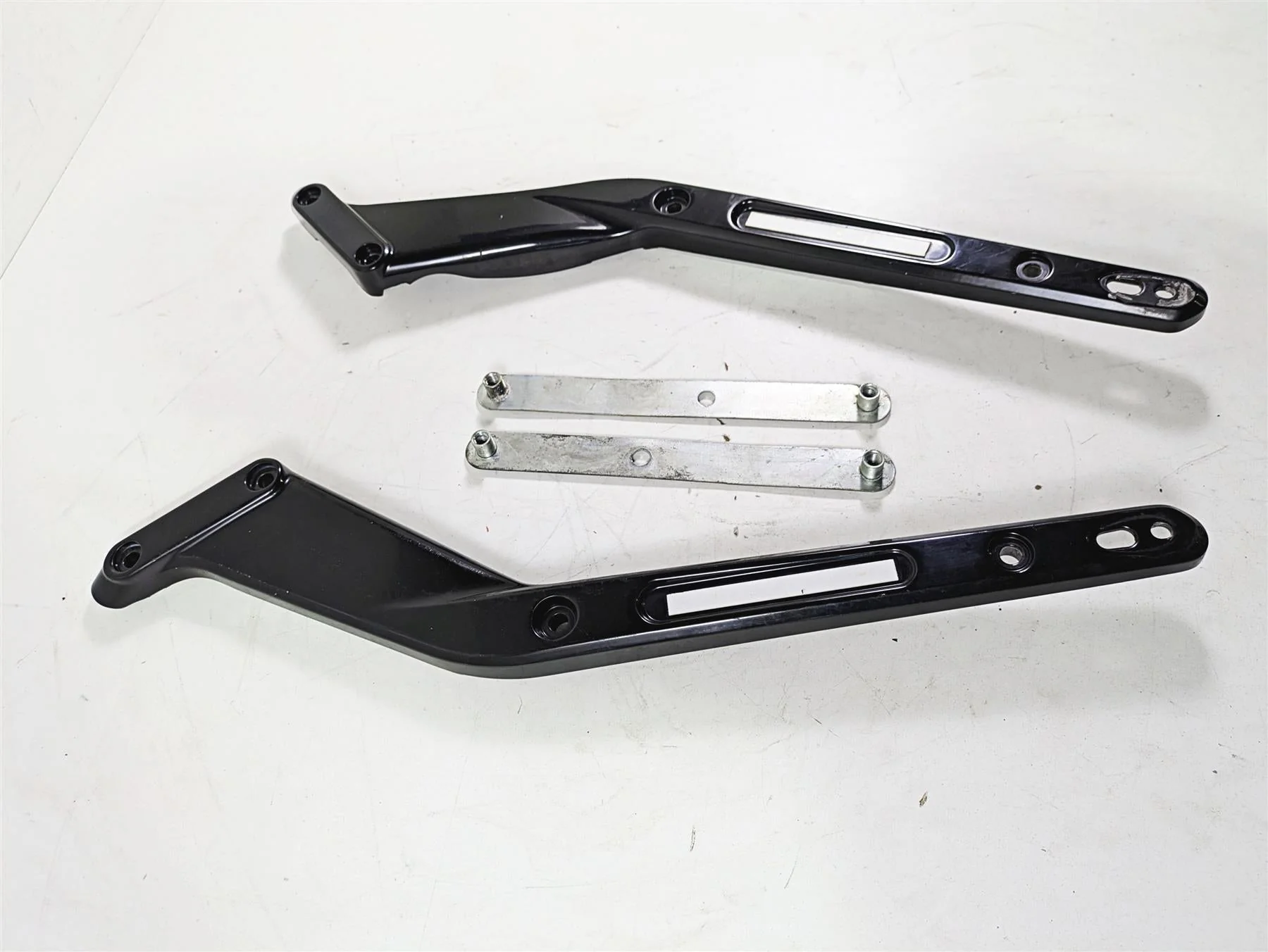 2018 Harley FXBR Softail Breakout Rear Fender Support Set 59500429 59500430 - Image 2