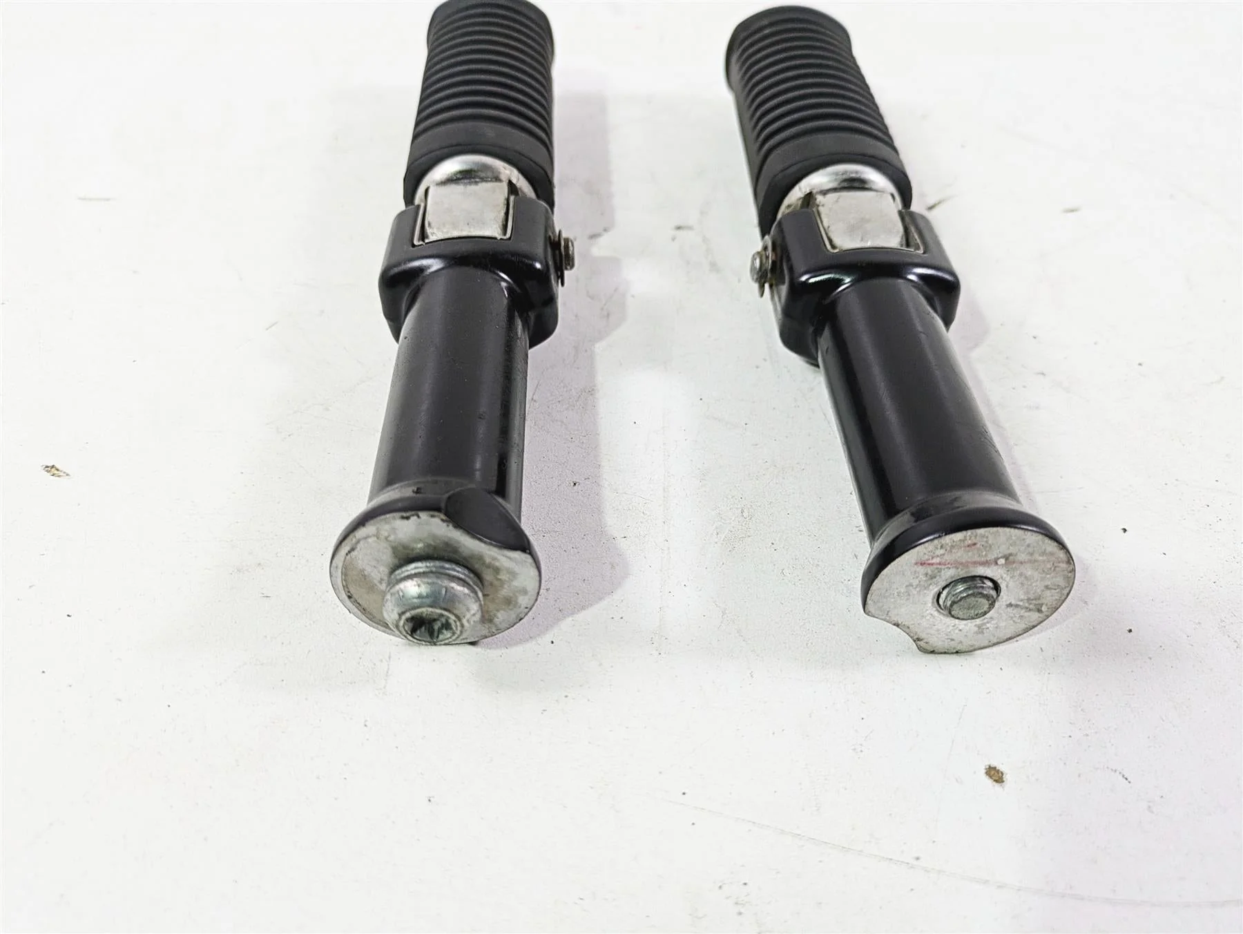 2018 Harley FXBR Softail Breakout Rear Passenger Foot Peg Set - Read 50500744 - Image 5