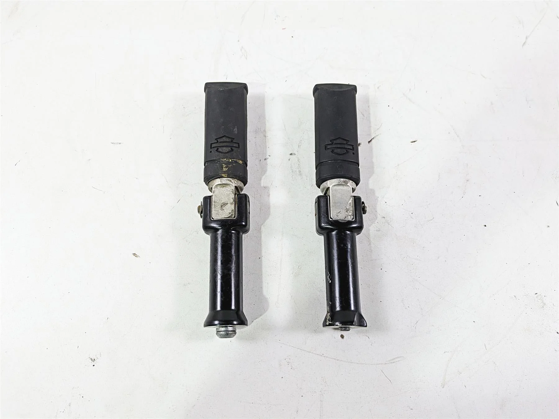 2018 Harley FXBR Softail Breakout Rear Passenger Foot Peg Set - Read 50500744 - Image 7