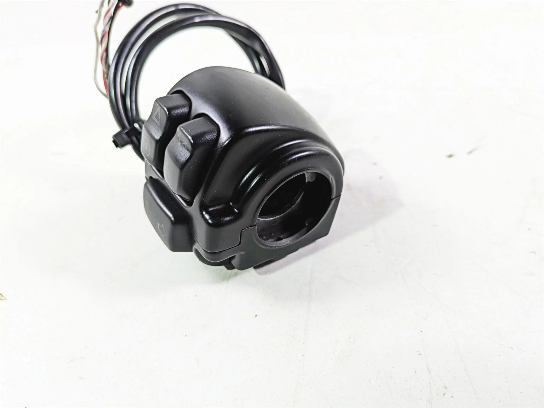 2018 Harley FXBR Softail Breakout Right Hand Start Stop Control Switch 71500462 - Image 10