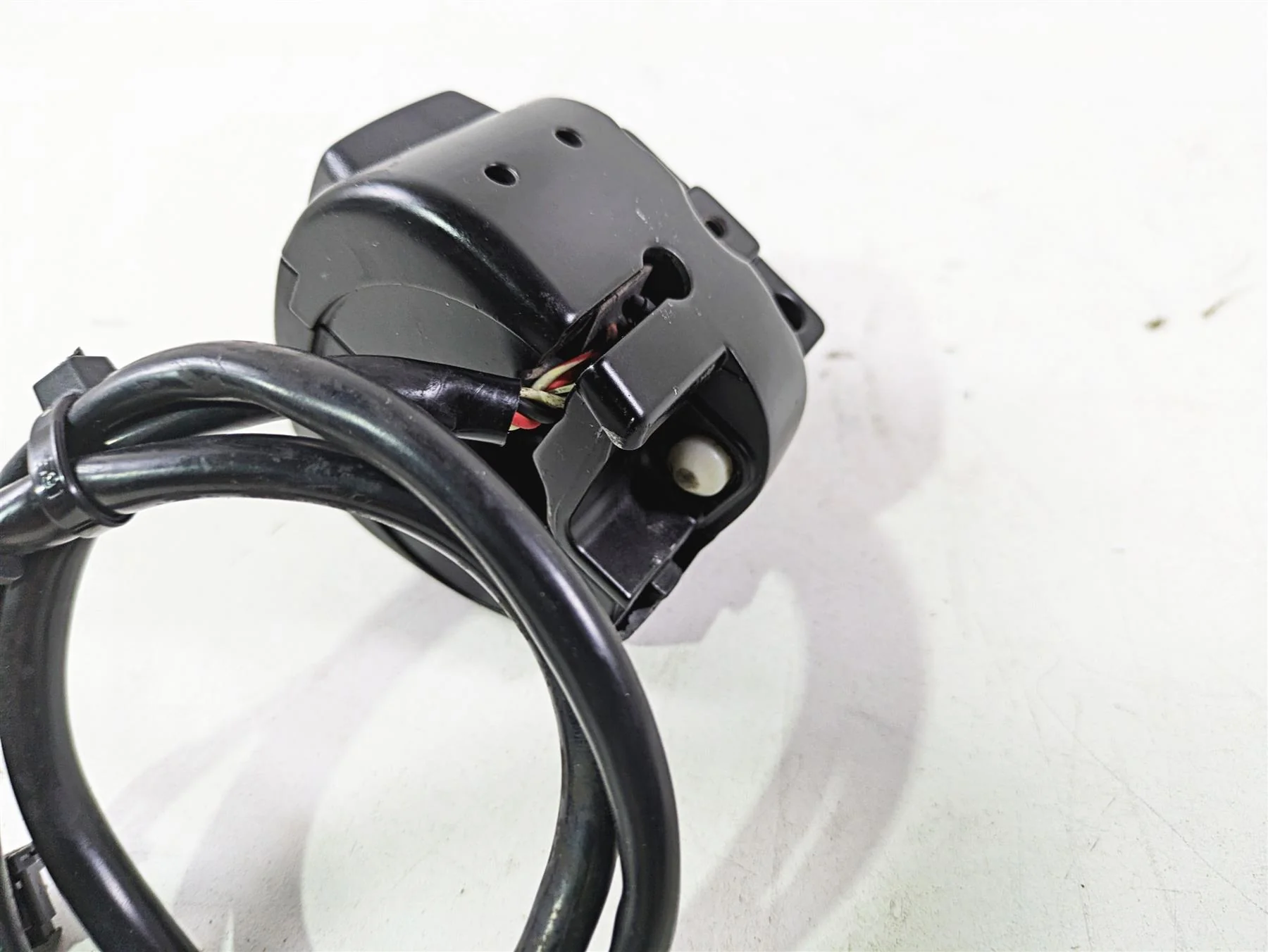 2018 Harley FXBR Softail Breakout Right Hand Start Stop Control Switch 71500462 - Image 8