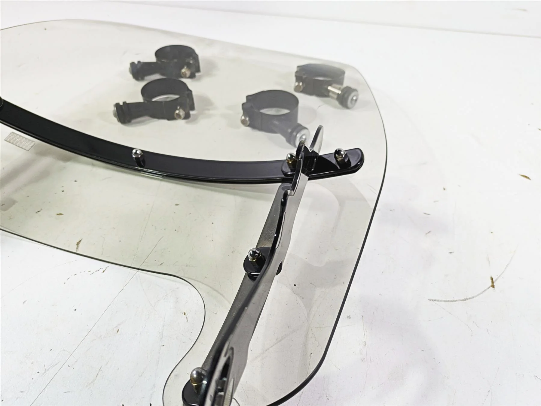 2018 Harley Softail FXFBS Fat Bob 15" Windshield Screen & Mounts - Read 57400330 - Image 9