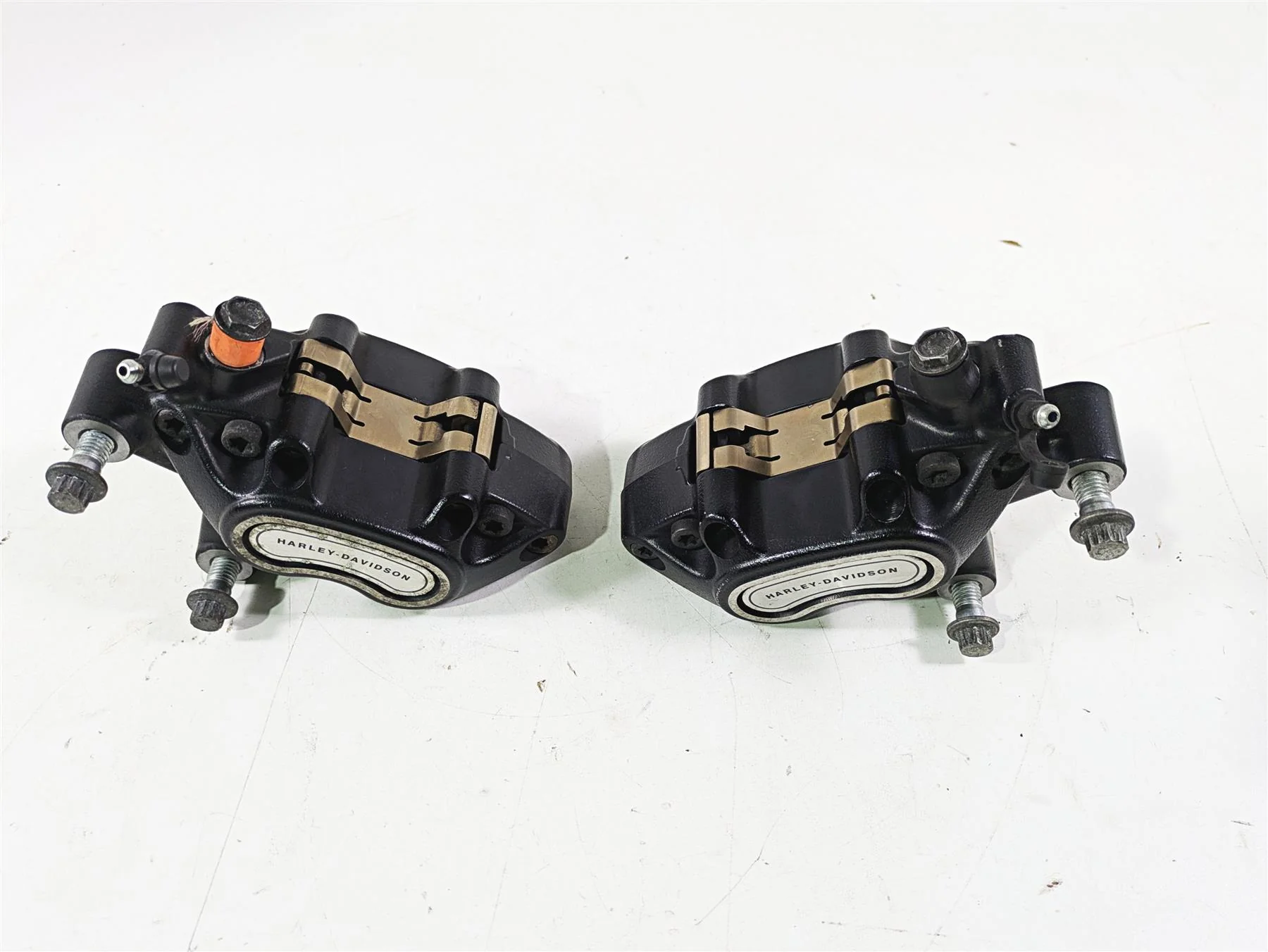 2018 Harley Softail FXFBS Fat Bob Front Brake Caliper Set 41300095 41300205