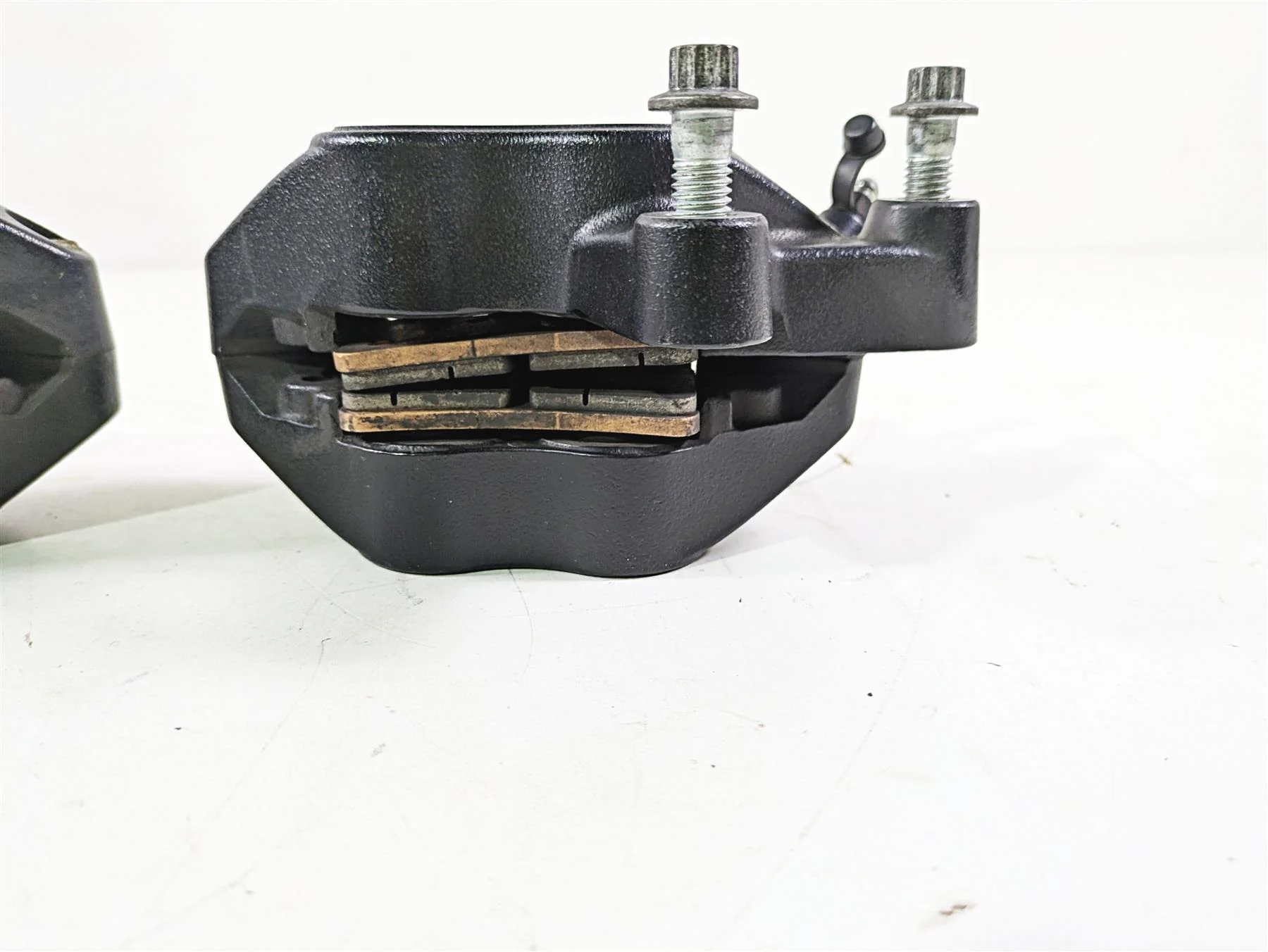 2018 Harley Softail FXFBS Fat Bob Front Brake Caliper Set 41300095 41300205 - Image 10