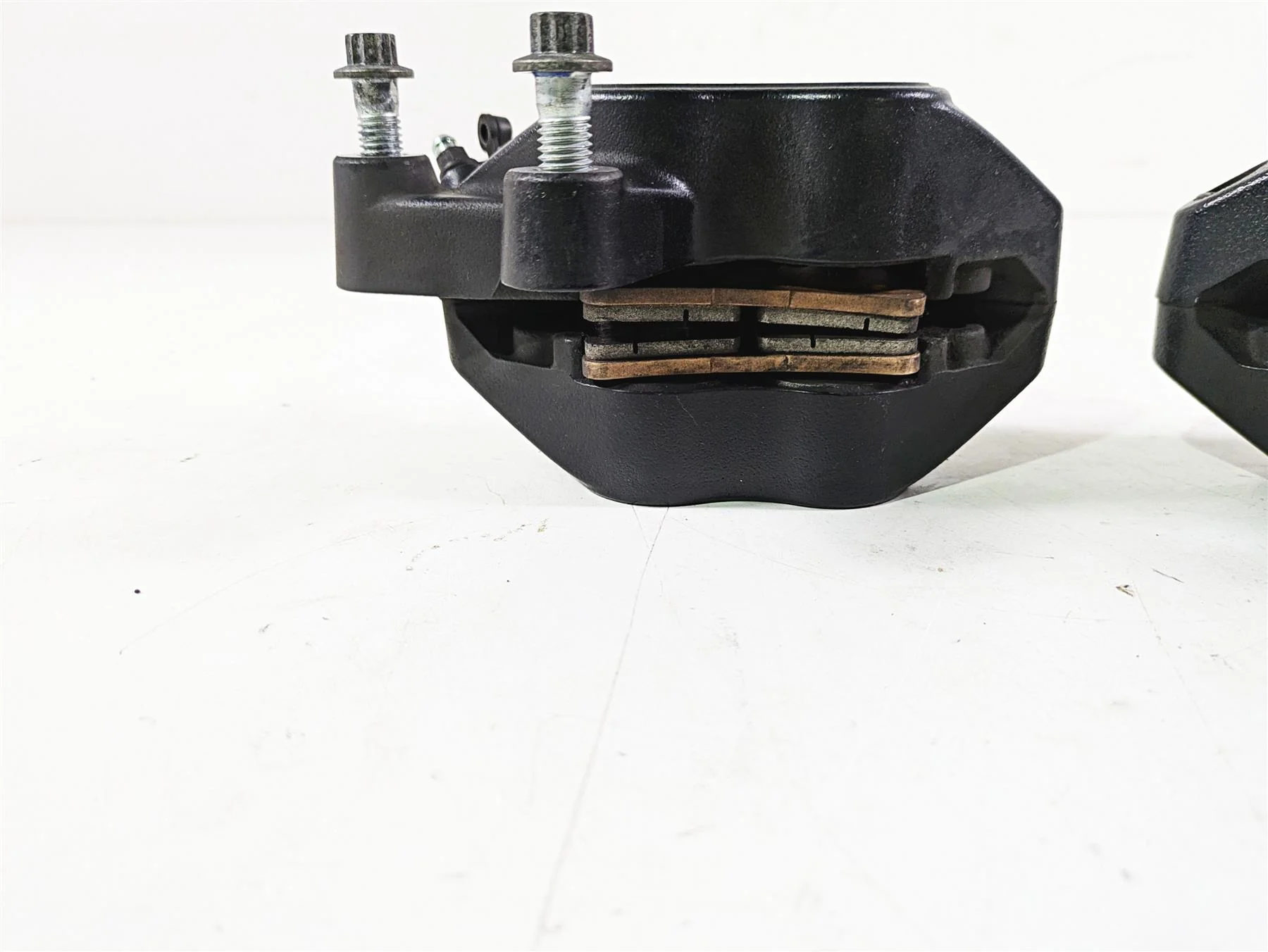 2018 Harley Softail FXFBS Fat Bob Front Brake Caliper Set 41300095 41300205 - Image 11
