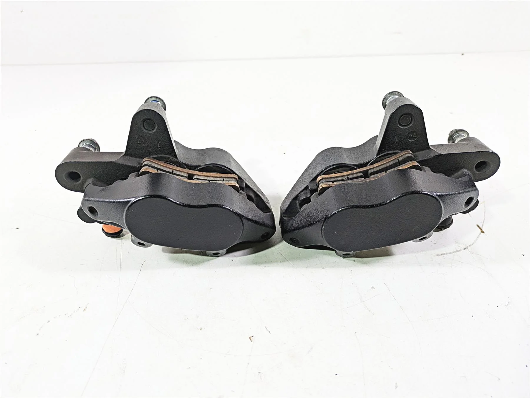 2018 Harley Softail FXFBS Fat Bob Front Brake Caliper Set 41300095 41300205 - Image 12