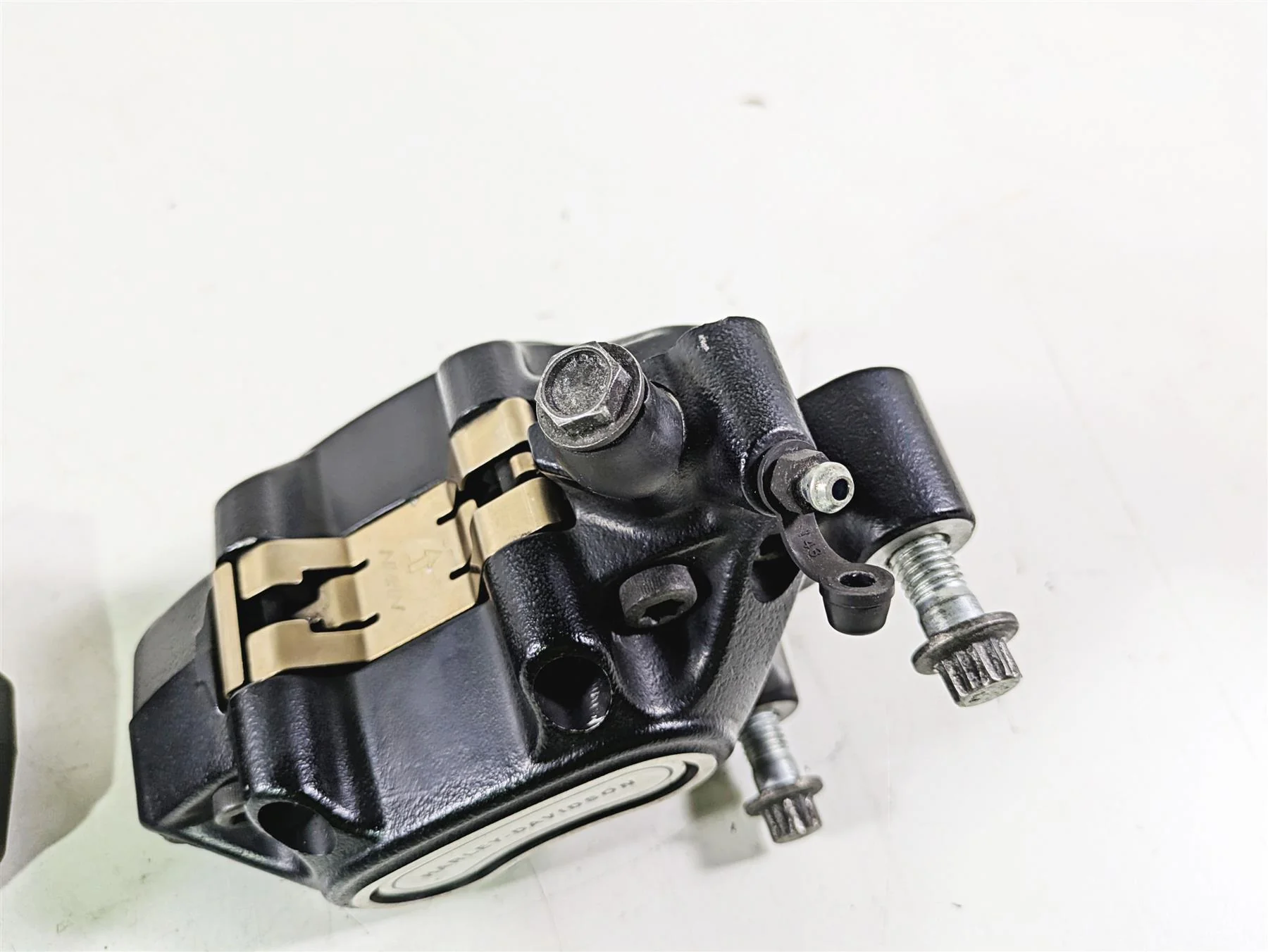 2018 Harley Softail FXFBS Fat Bob Front Brake Caliper Set 41300095 41300205 - Image 6