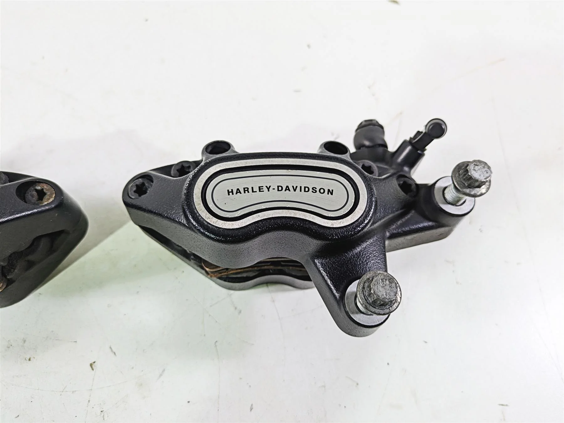 2018 Harley Softail FXFBS Fat Bob Front Brake Caliper Set 41300095 41300205 - Image 8