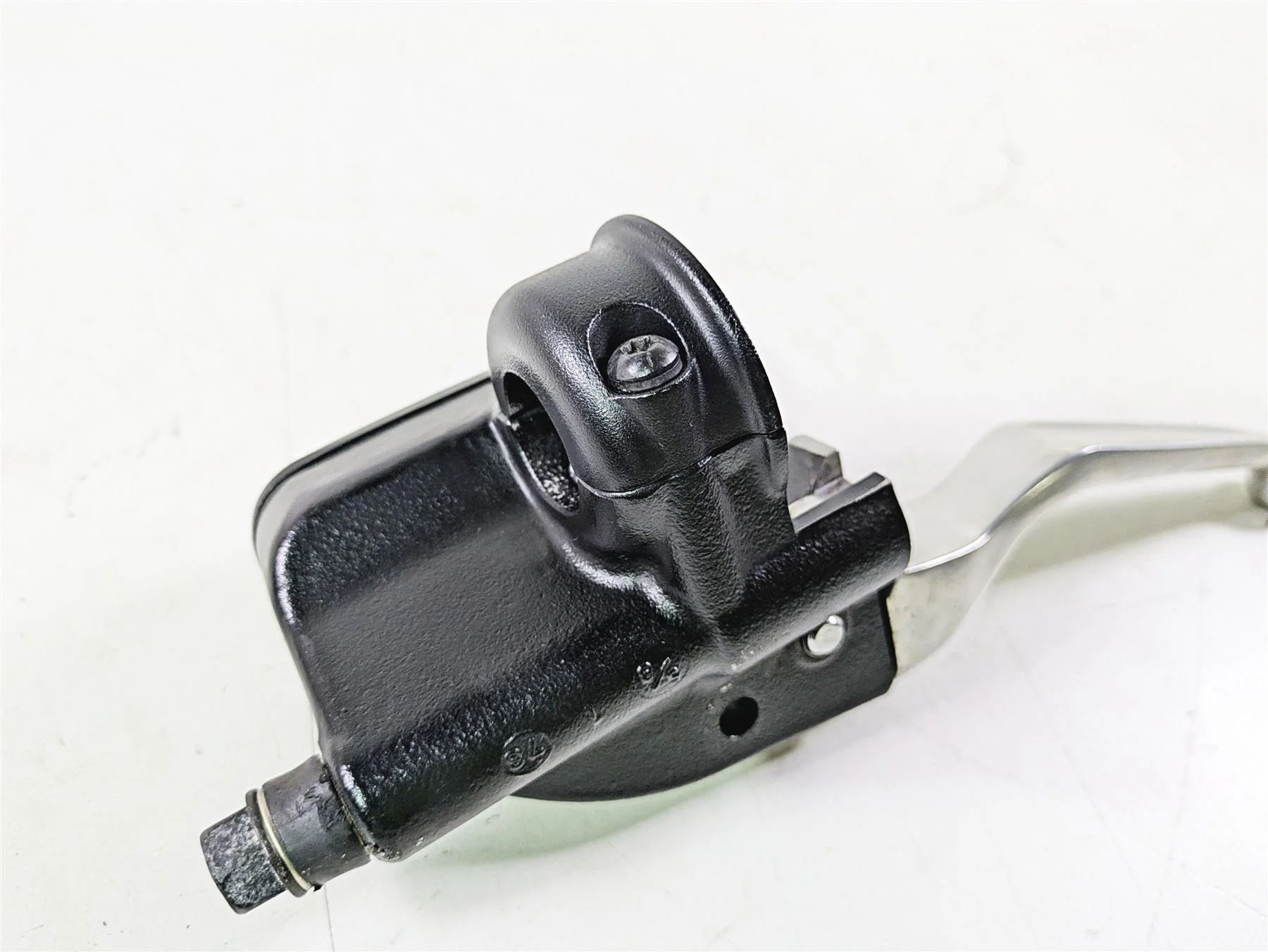 2018 Harley Softail FXFBS Fat Bob Front Brake Master Cylinder 5/8" 41700492 - Image 10