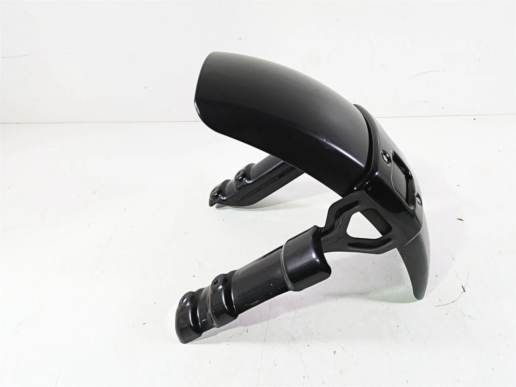 2018 Harley Softail FXFBS Fat Bob Front Fender + Mount 58900271