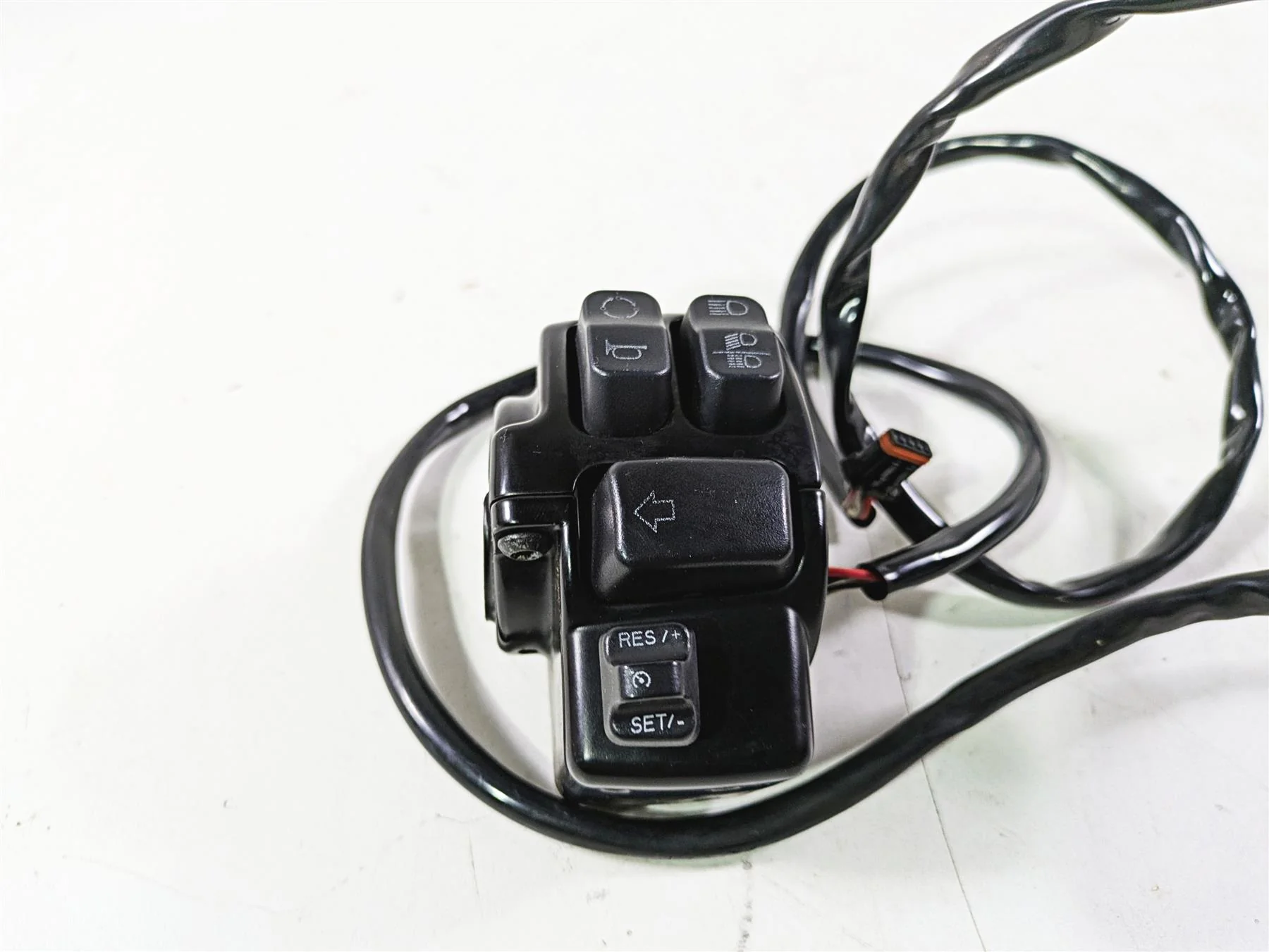 2018 Harley Softail FXFBS Fat Bob Left Control Switch Cruise Control 41000369 - Image 2